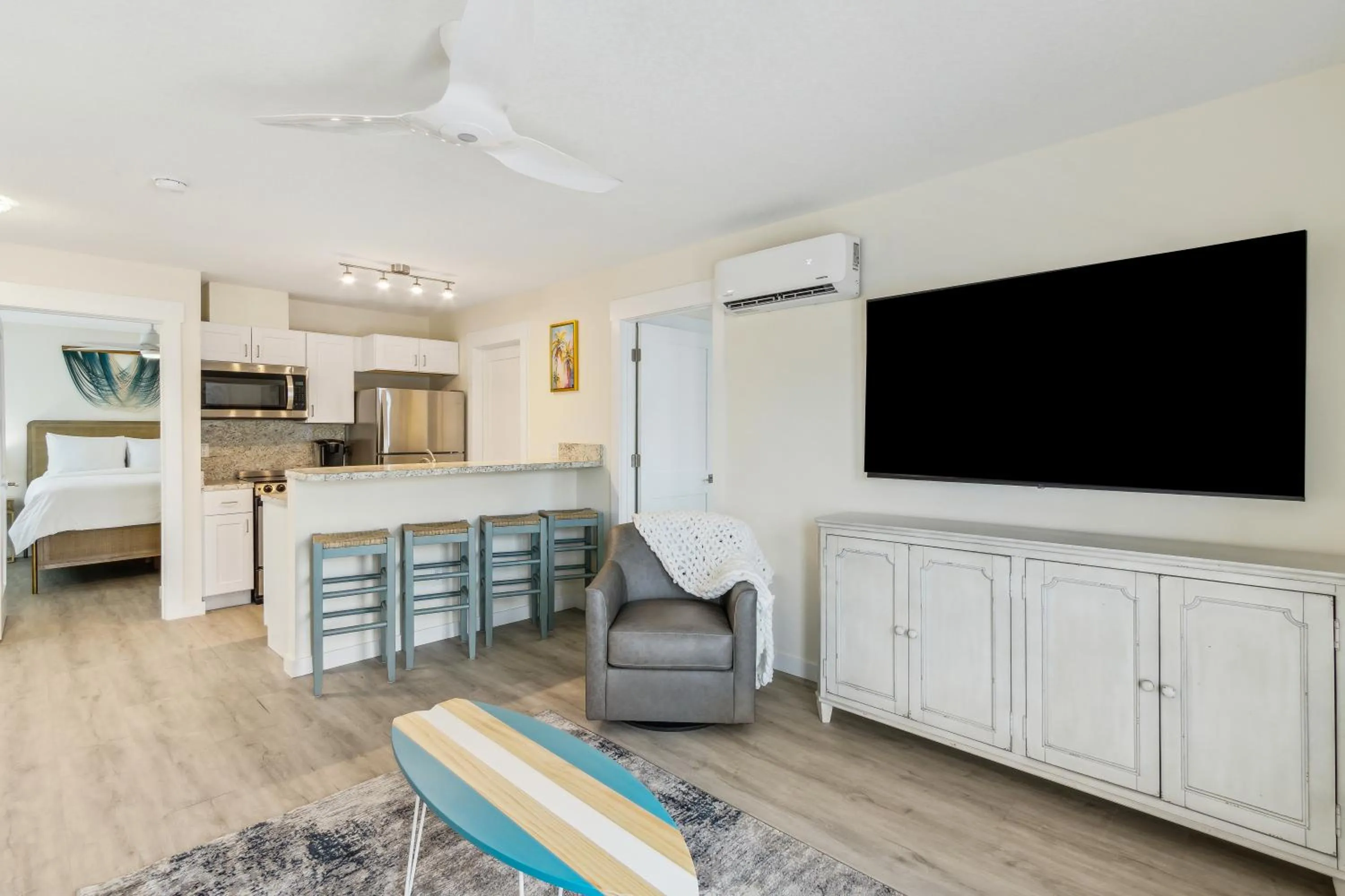 Photo of the whole room in Seahorse Oceanfront Inn