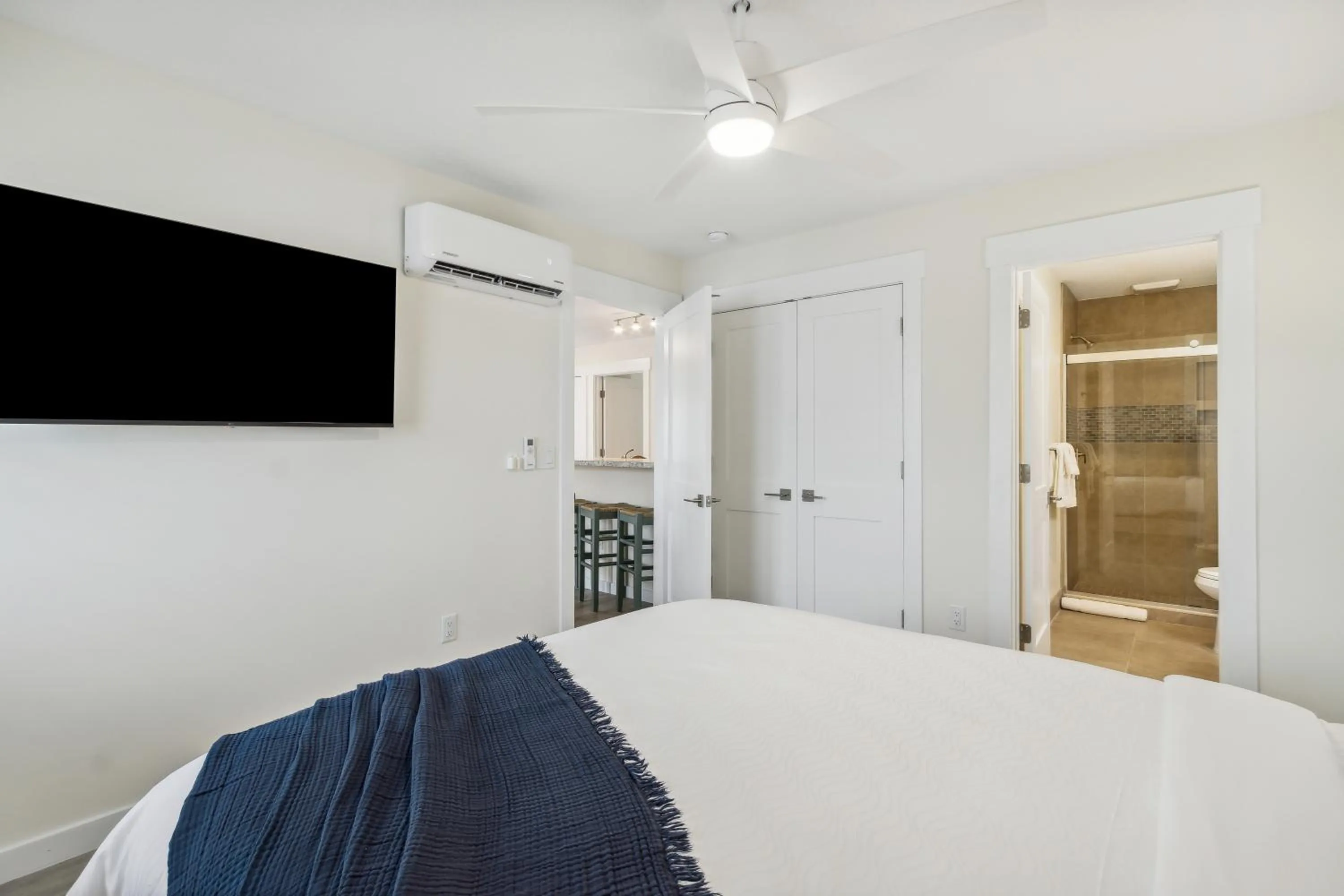 Bedroom, Bed in Seahorse Oceanfront Inn