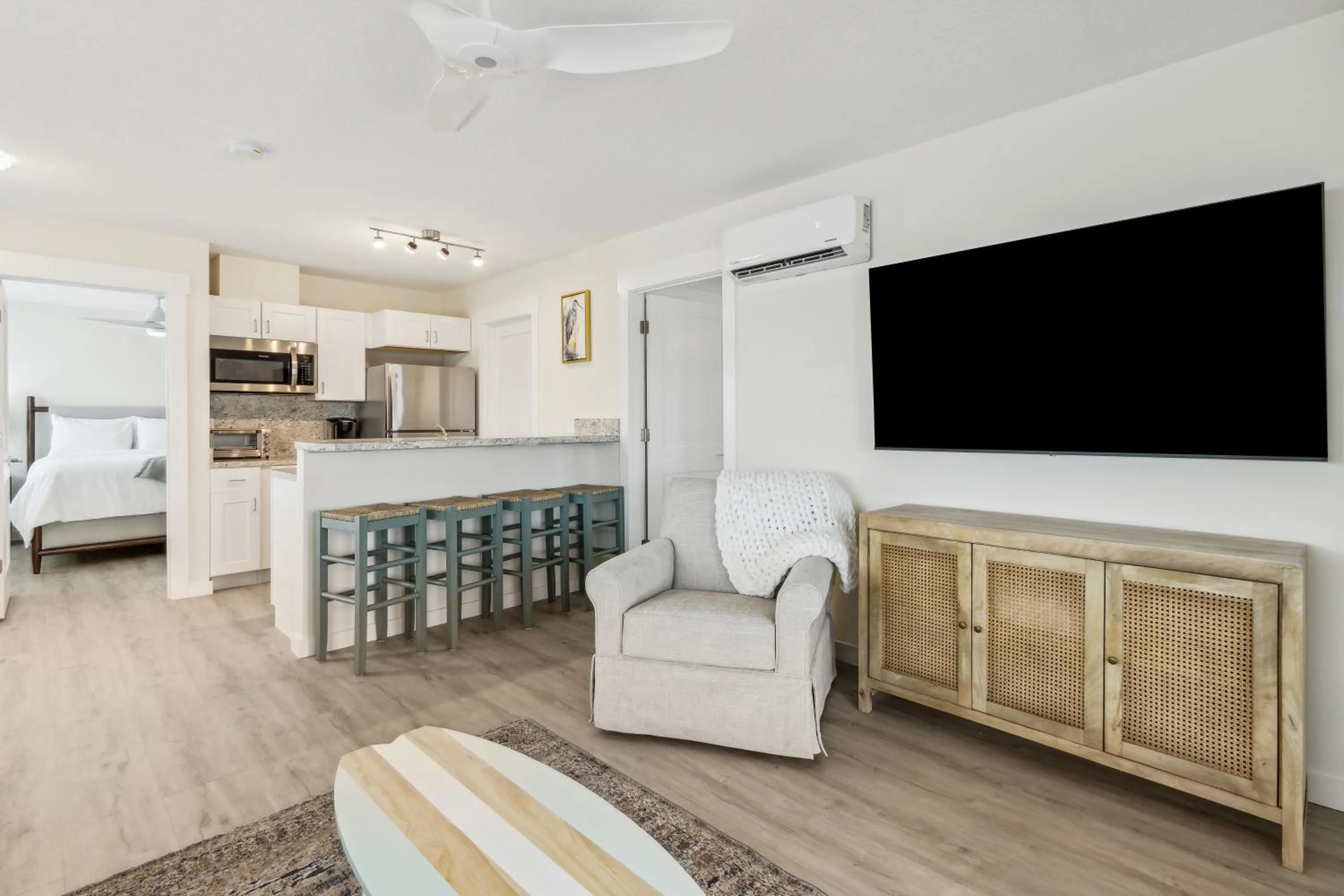 Photo of the whole room in Seahorse Oceanfront Inn