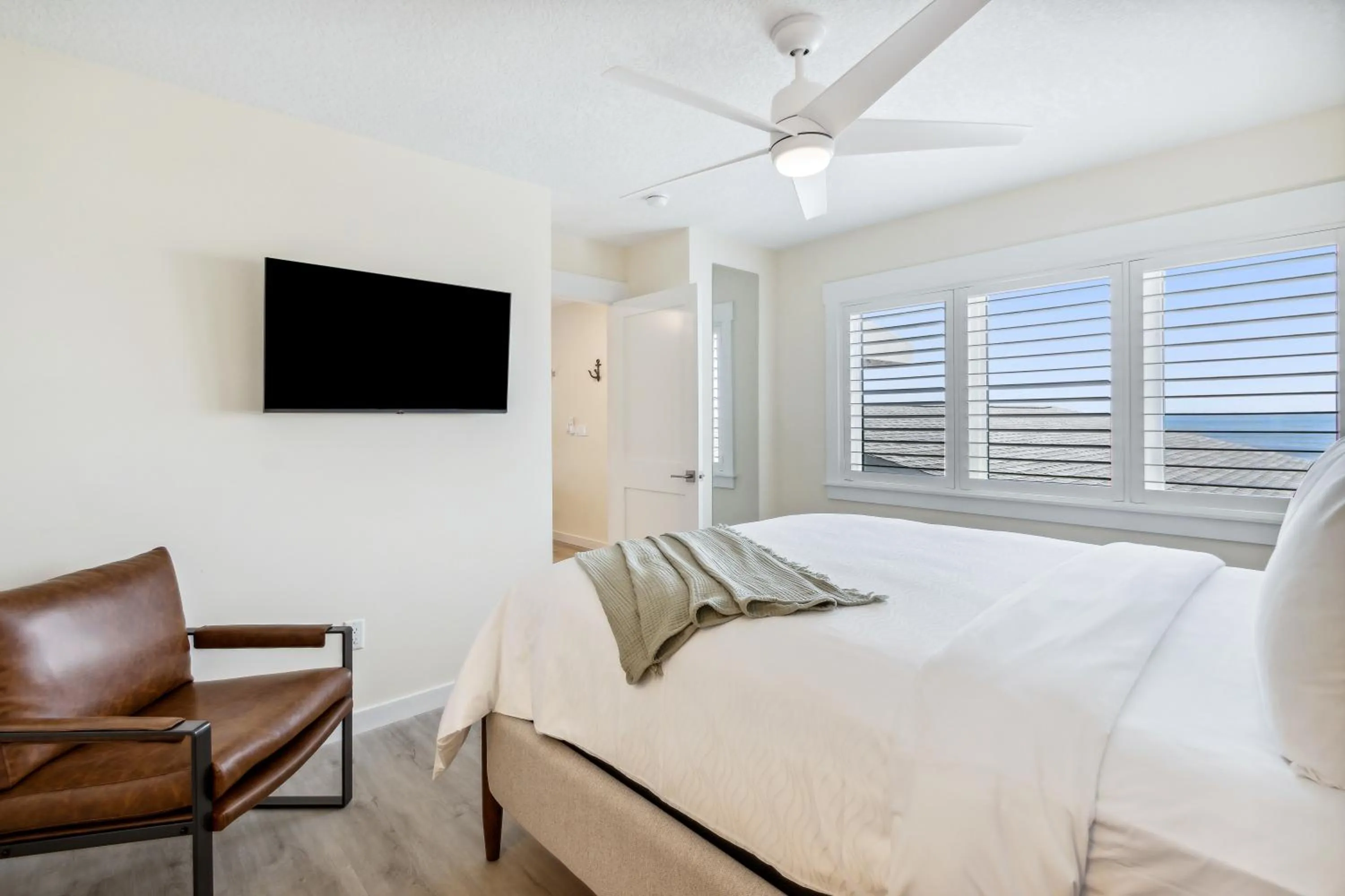 Bedroom, Bed in Seahorse Oceanfront Inn