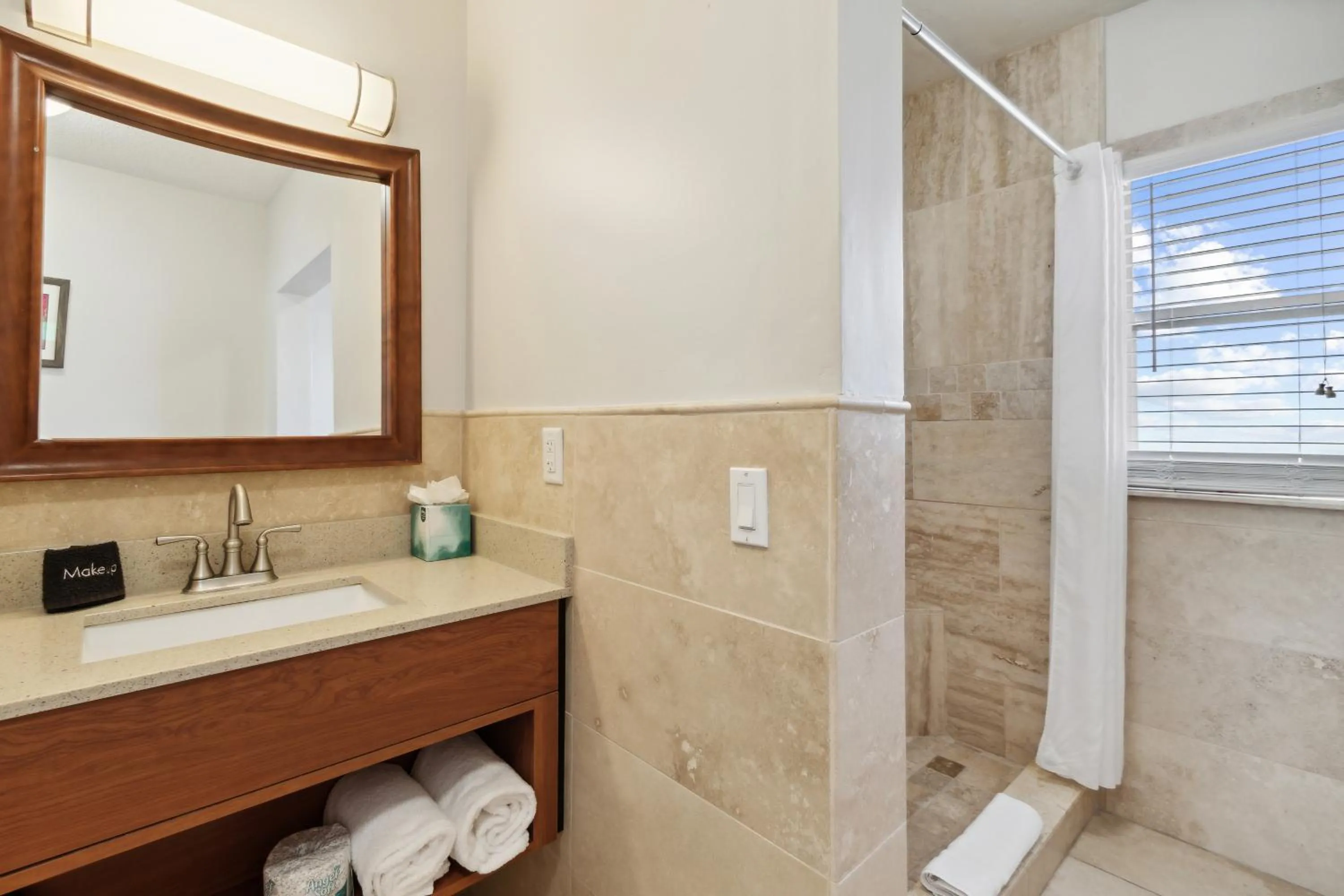 Shower in Seahorse Oceanfront Inn