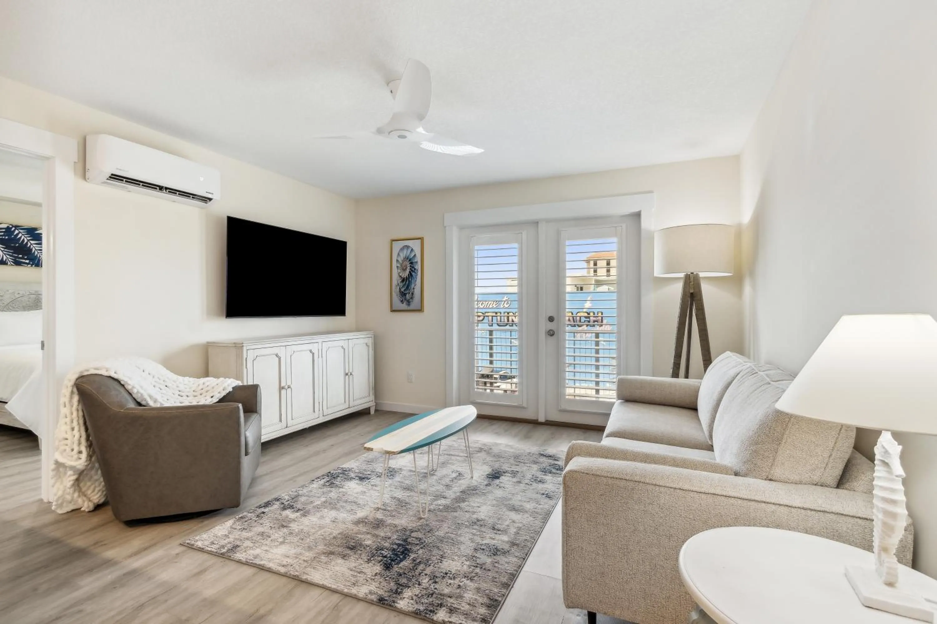 Living room in Seahorse Oceanfront Inn