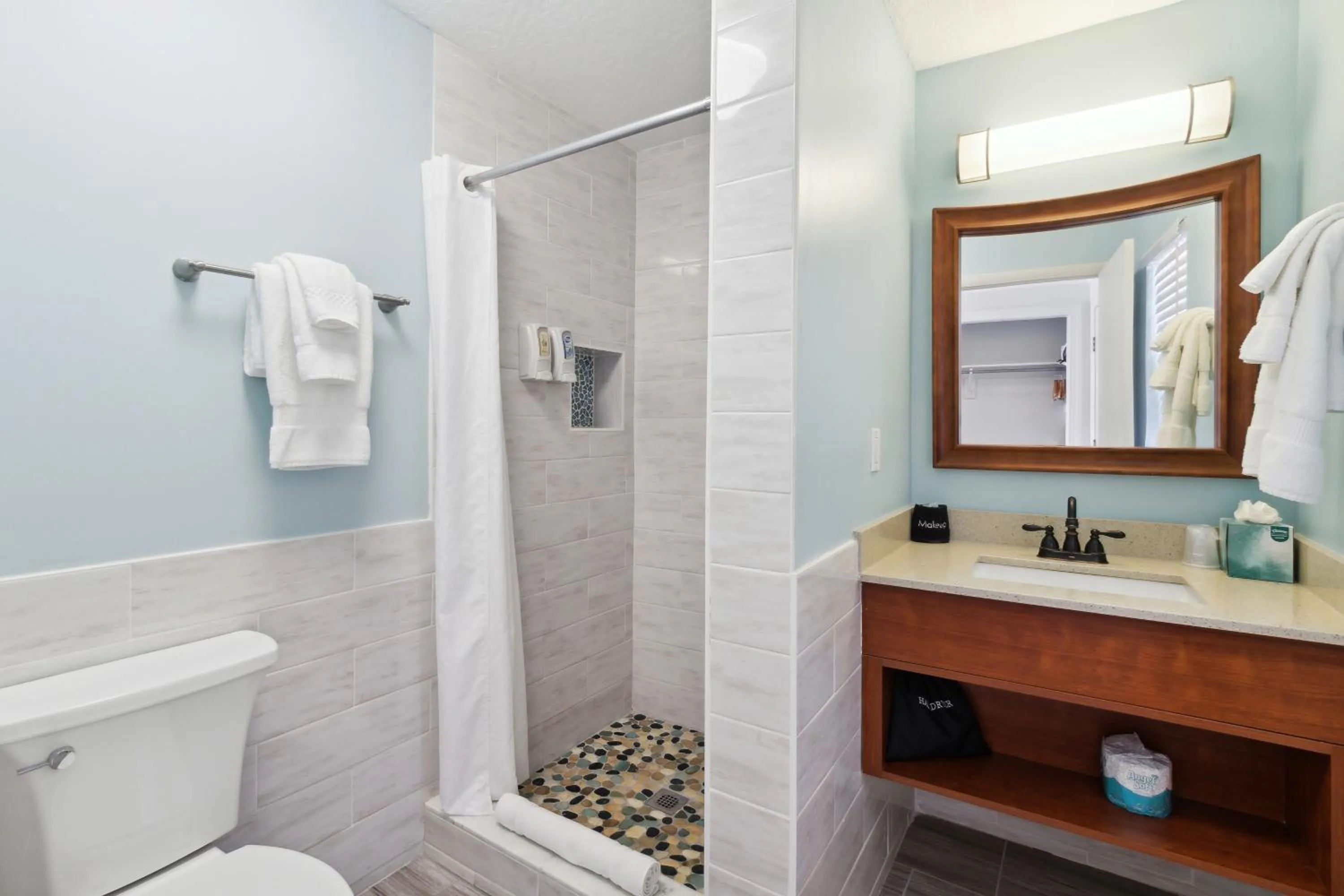 Shower in Seahorse Oceanfront Inn