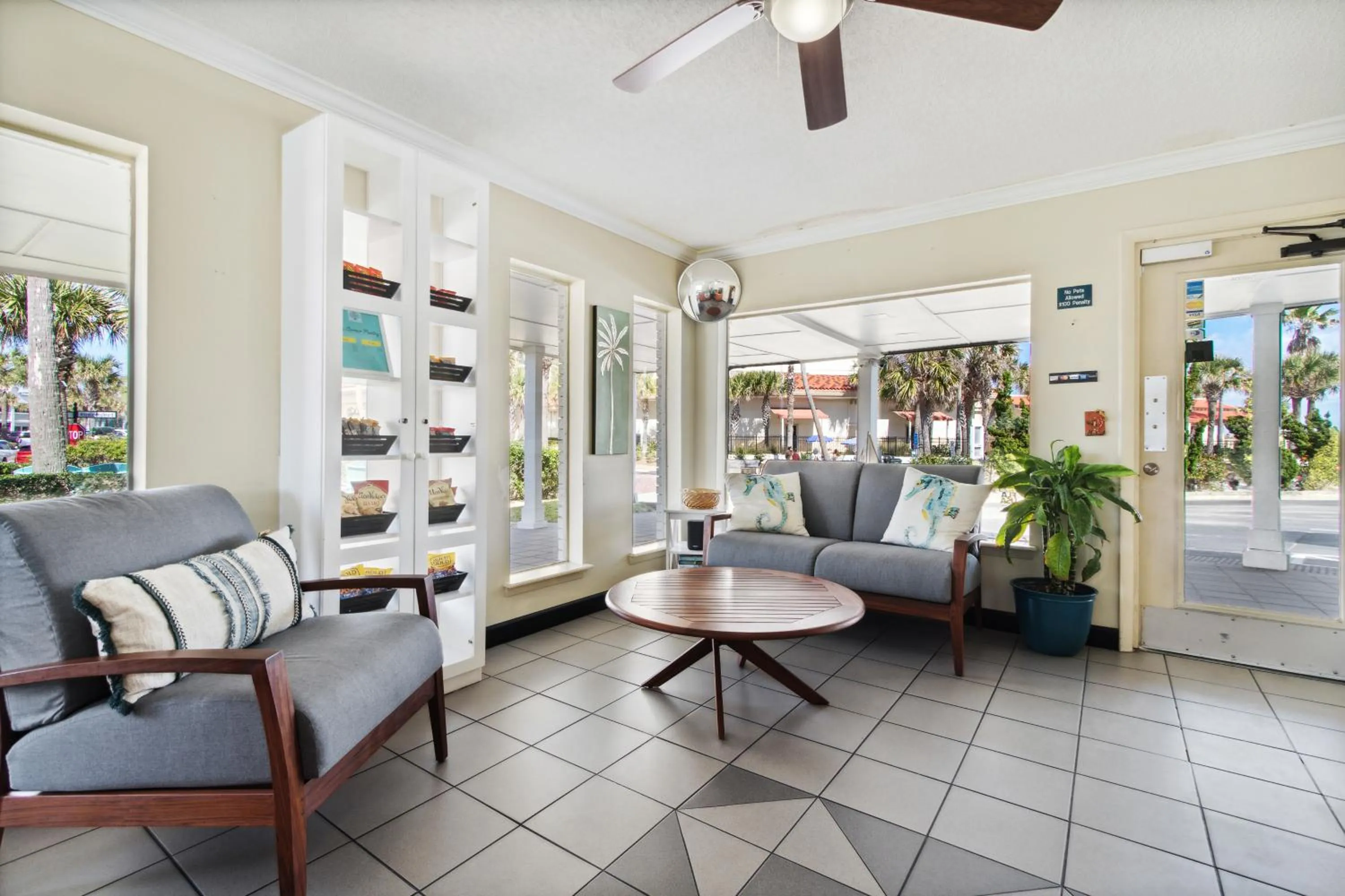 Lobby or reception in Seahorse Oceanfront Inn