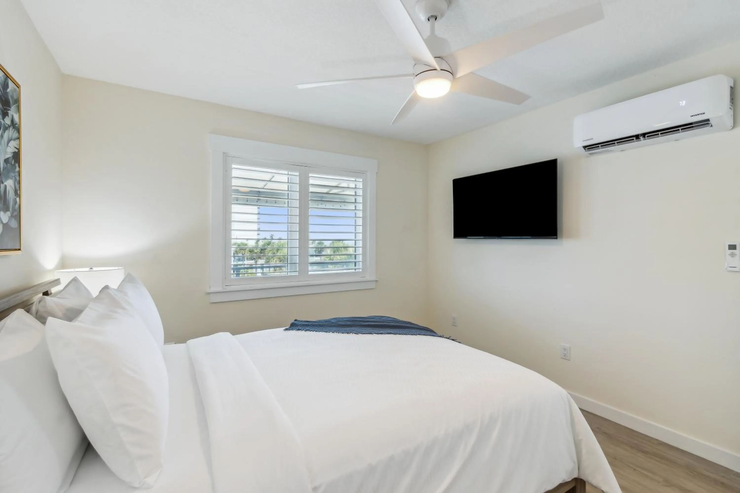 Bedroom, Bed in Seahorse Oceanfront Inn