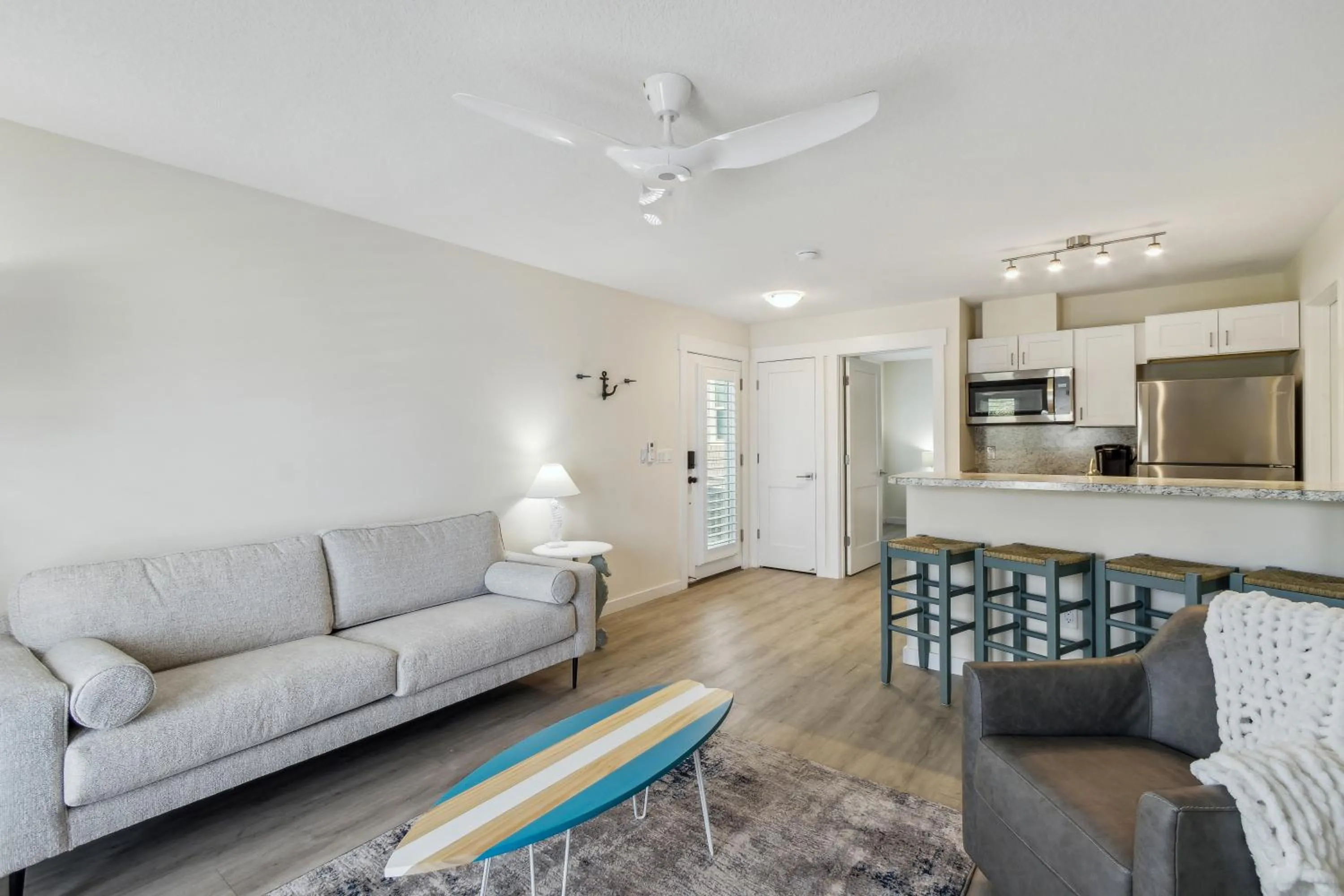 Kitchen or kitchenette in Seahorse Oceanfront Inn
