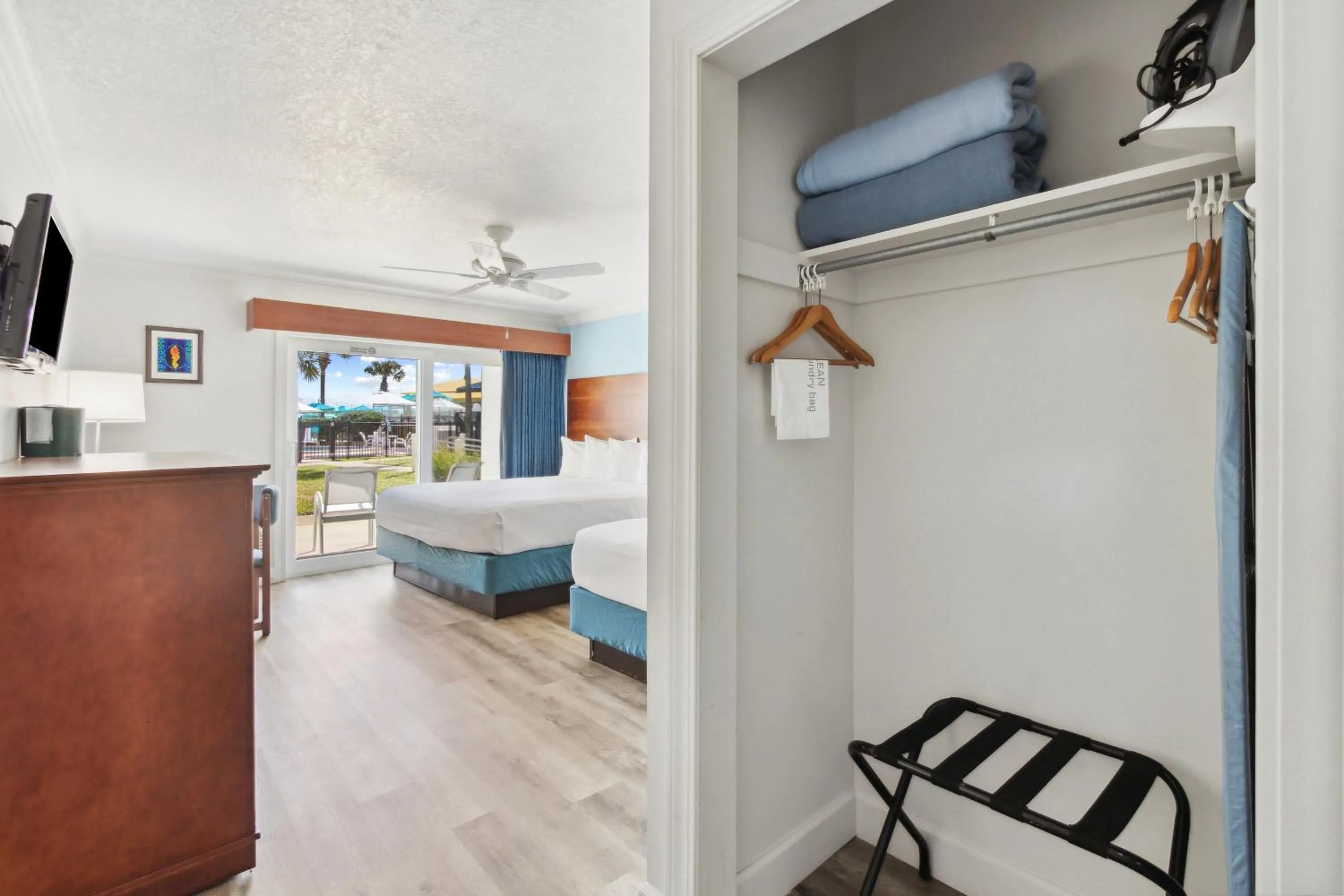 Bed in Seahorse Oceanfront Inn