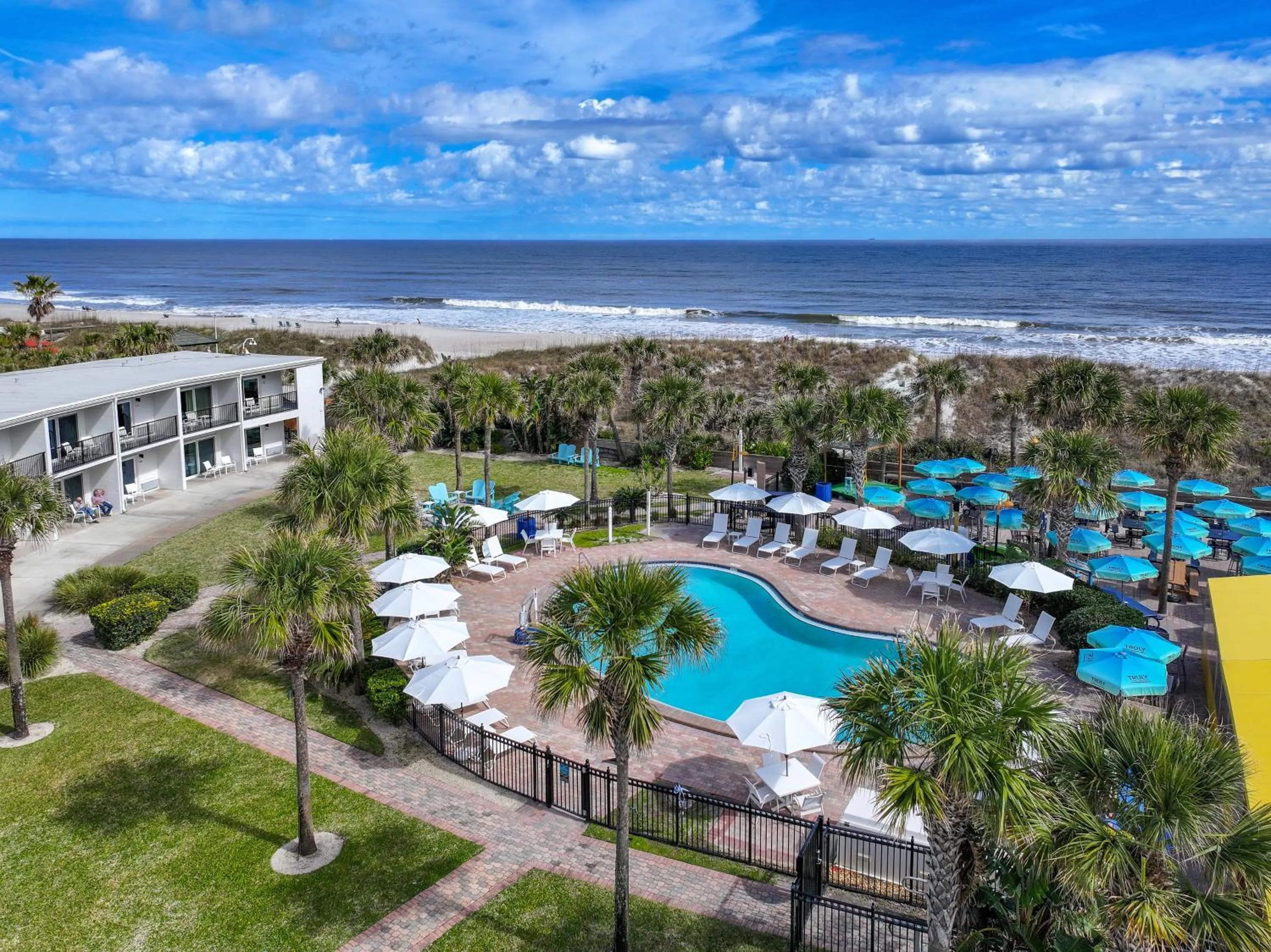 Property building in Seahorse Oceanfront Inn