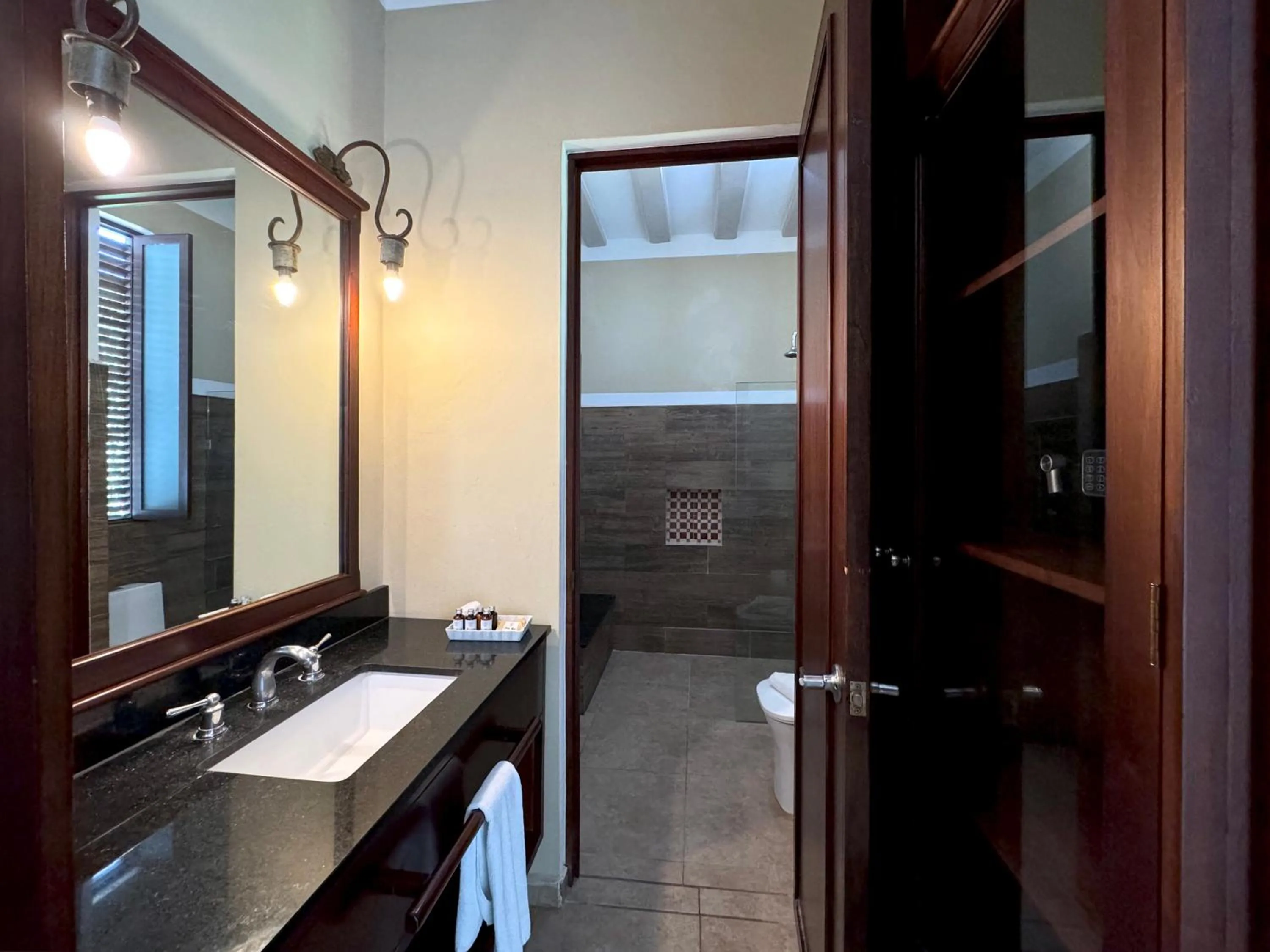 Bathroom in Casa Italia Luxury Guest House - Adults Only