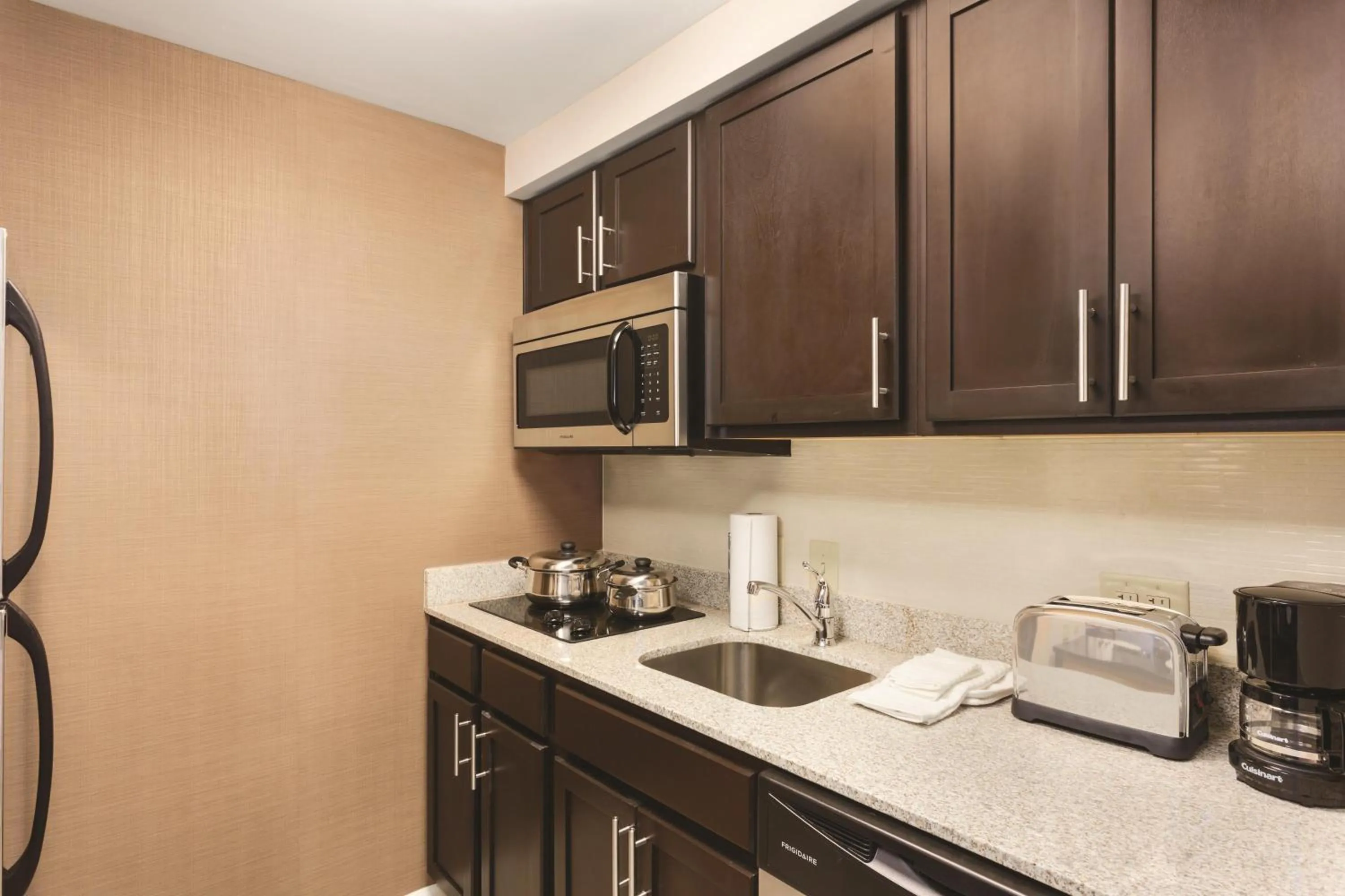 Kitchen or kitchenette in Homewood Suites Atlanta Airport North