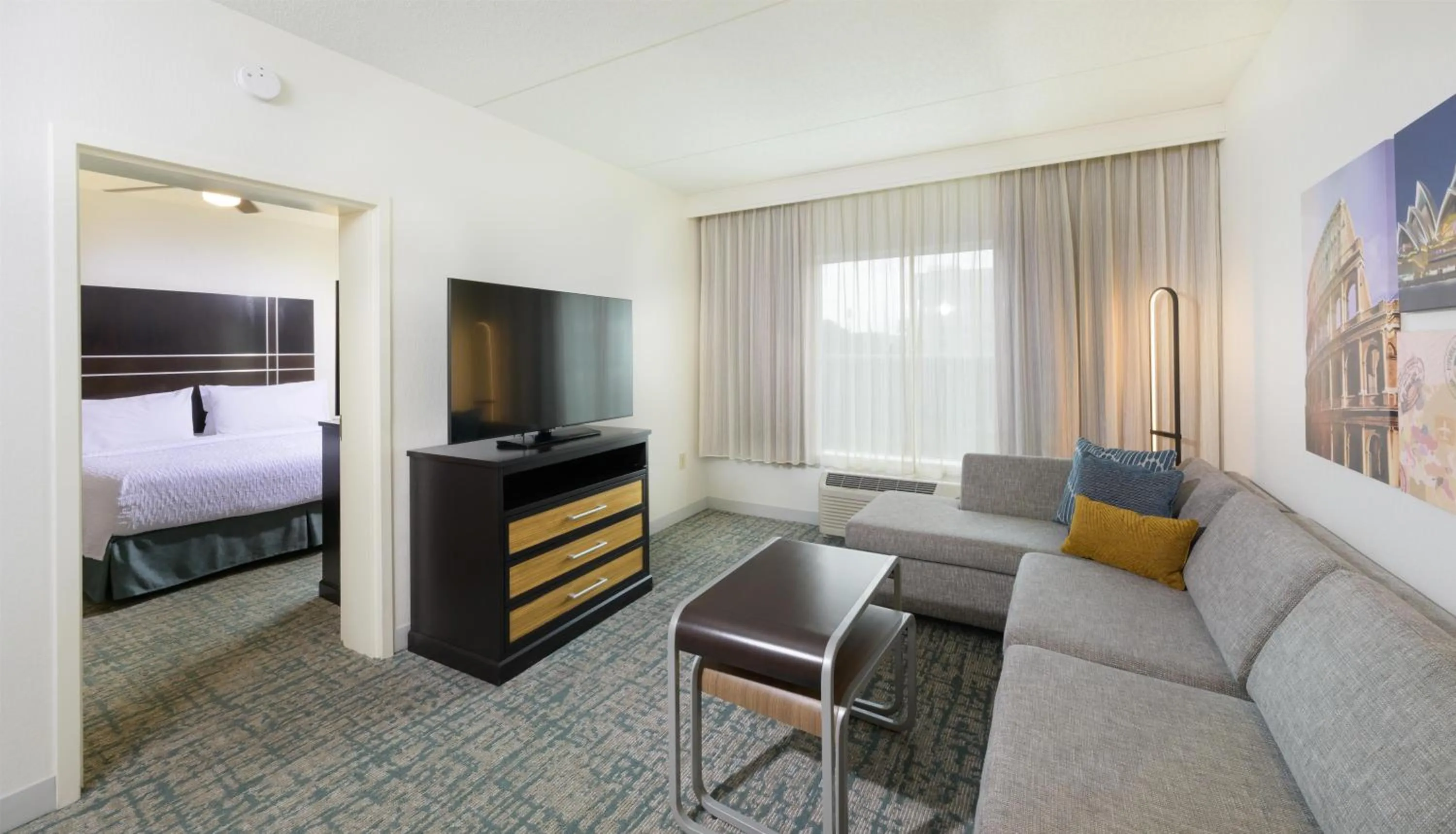 Living room, Bed in Homewood Suites Atlanta Airport North