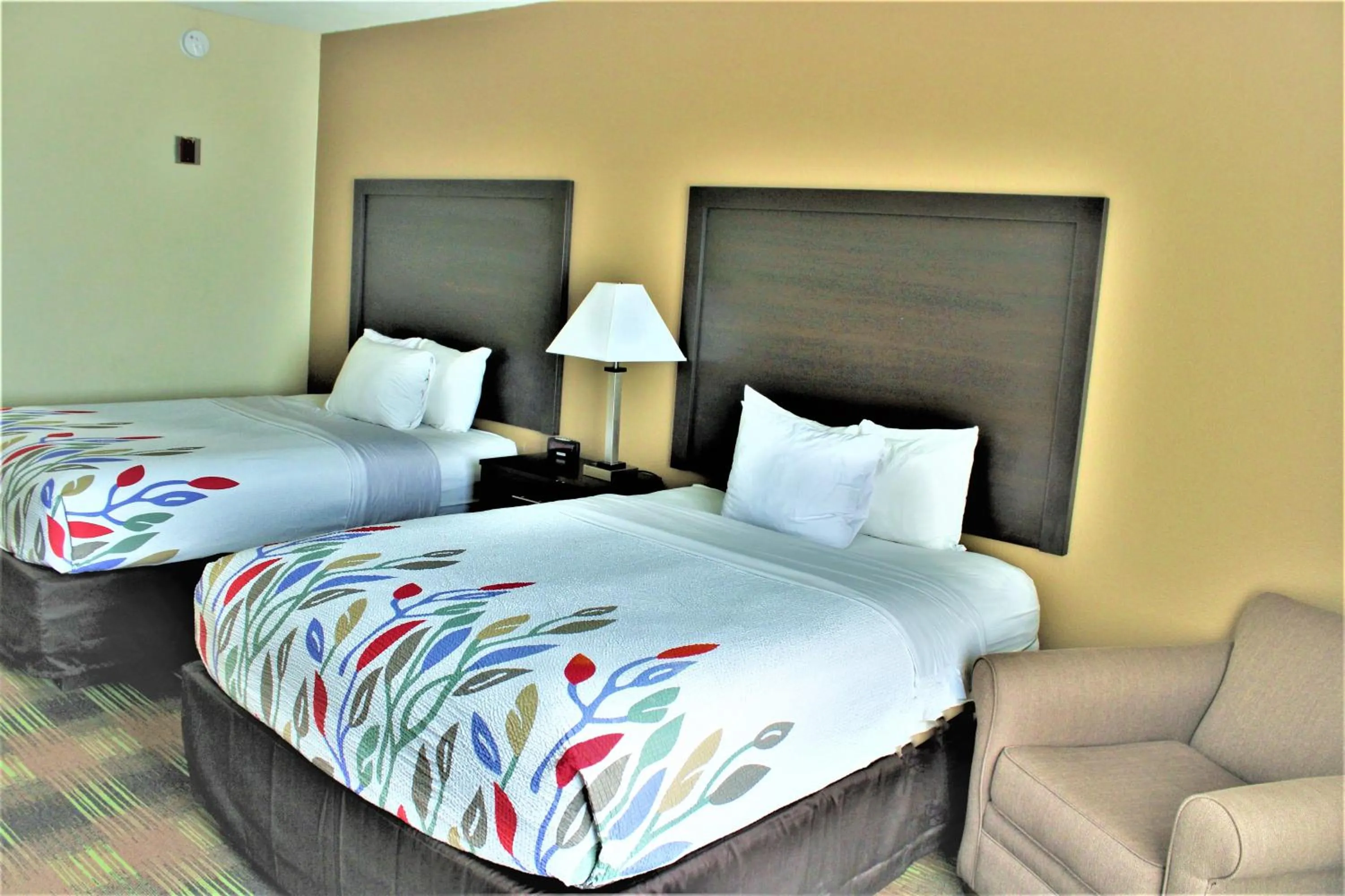 Bed in Trident Inn & Suites New Orleans