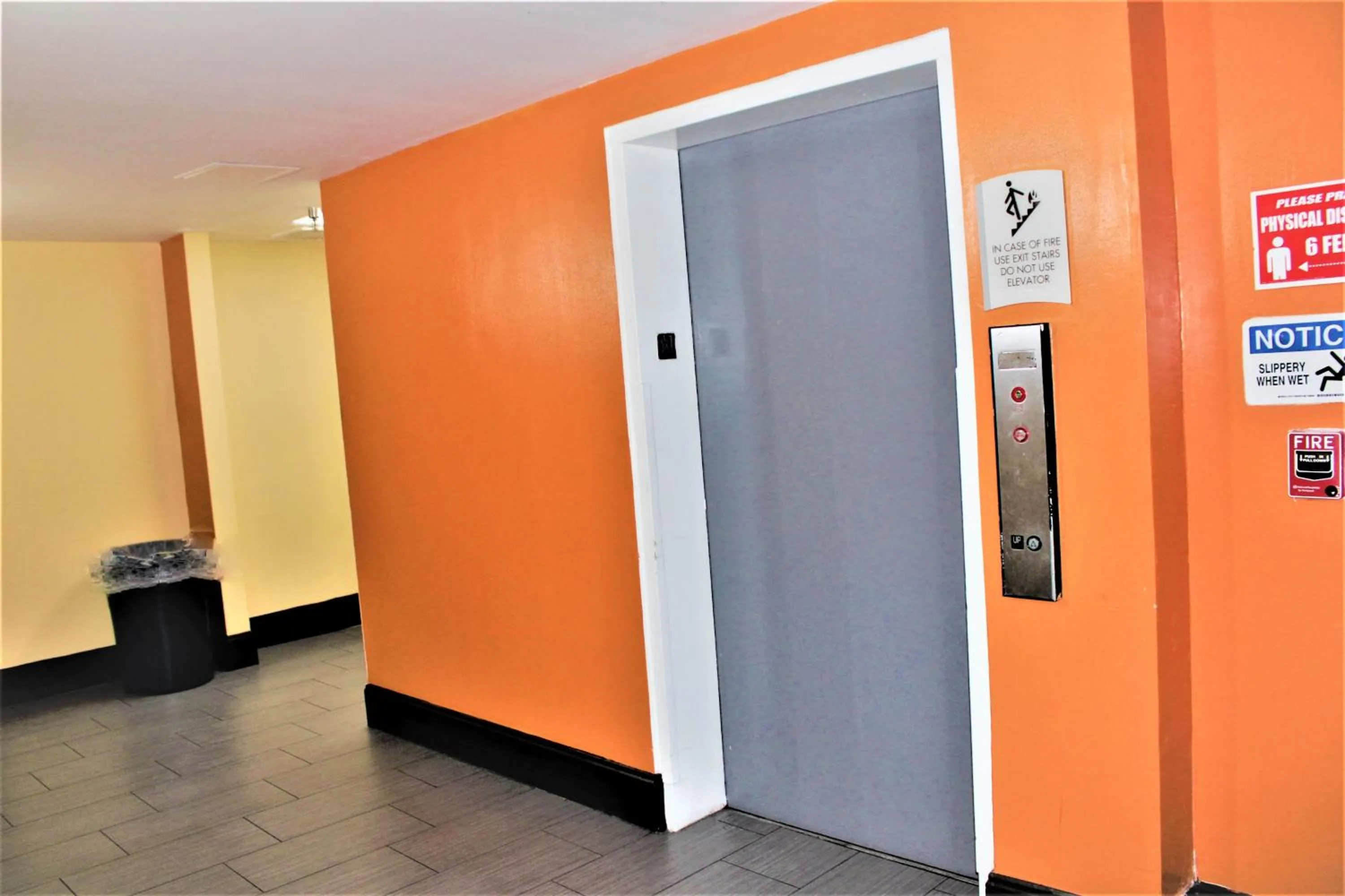 elevator in Trident Inn & Suites New Orleans