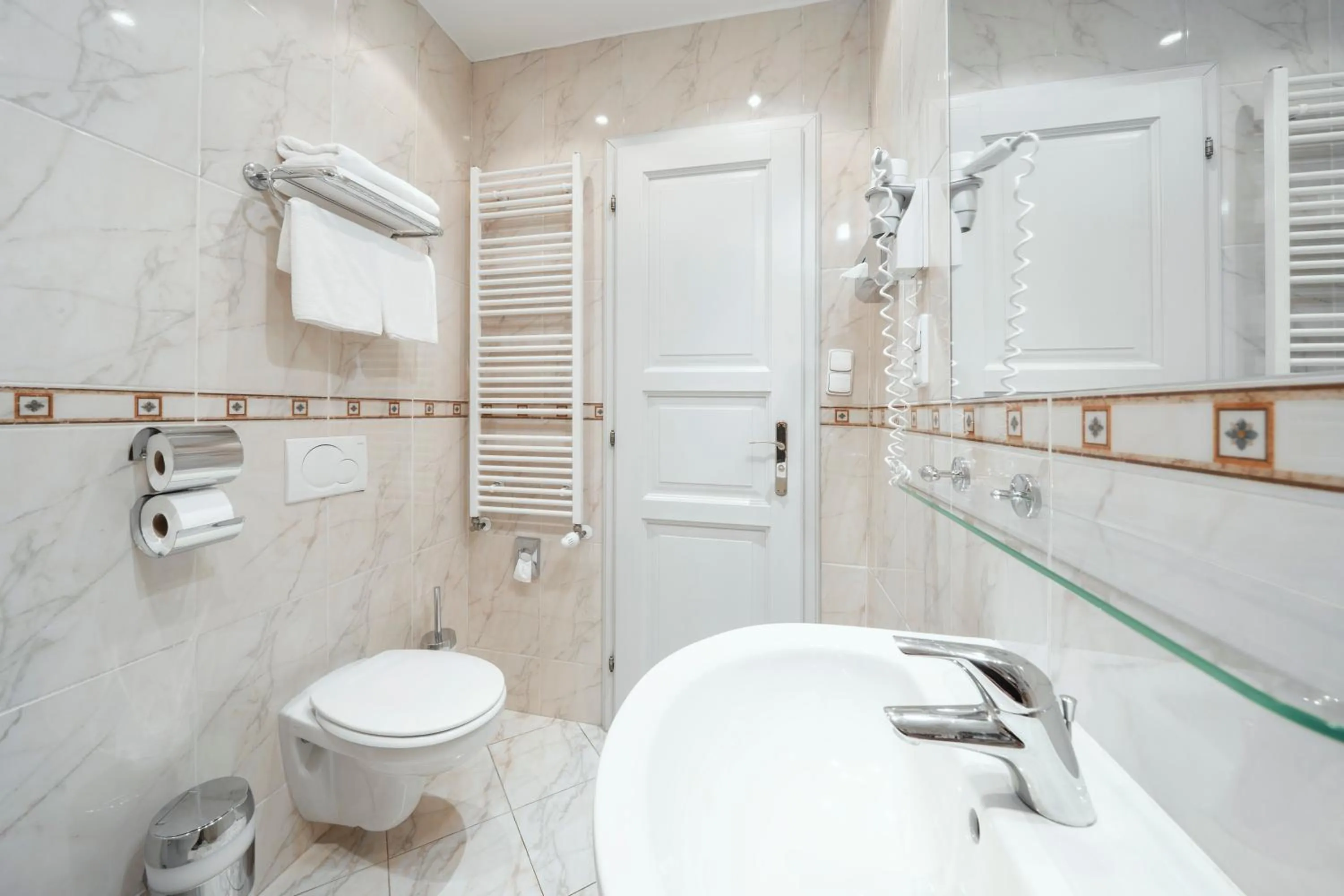 Bathroom in Hotel Raffaello Prague