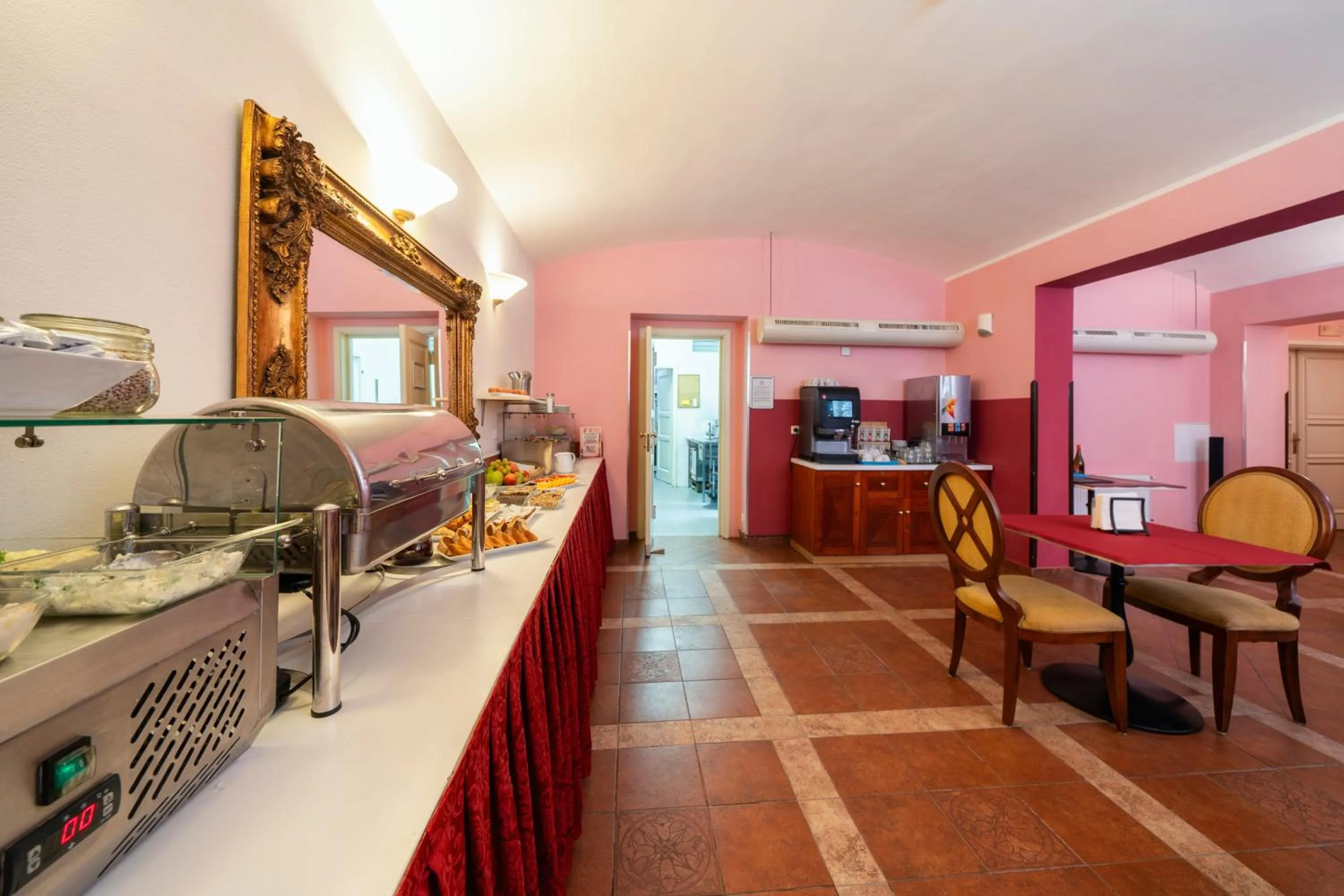 Buffet breakfast in Hotel Raffaello Prague