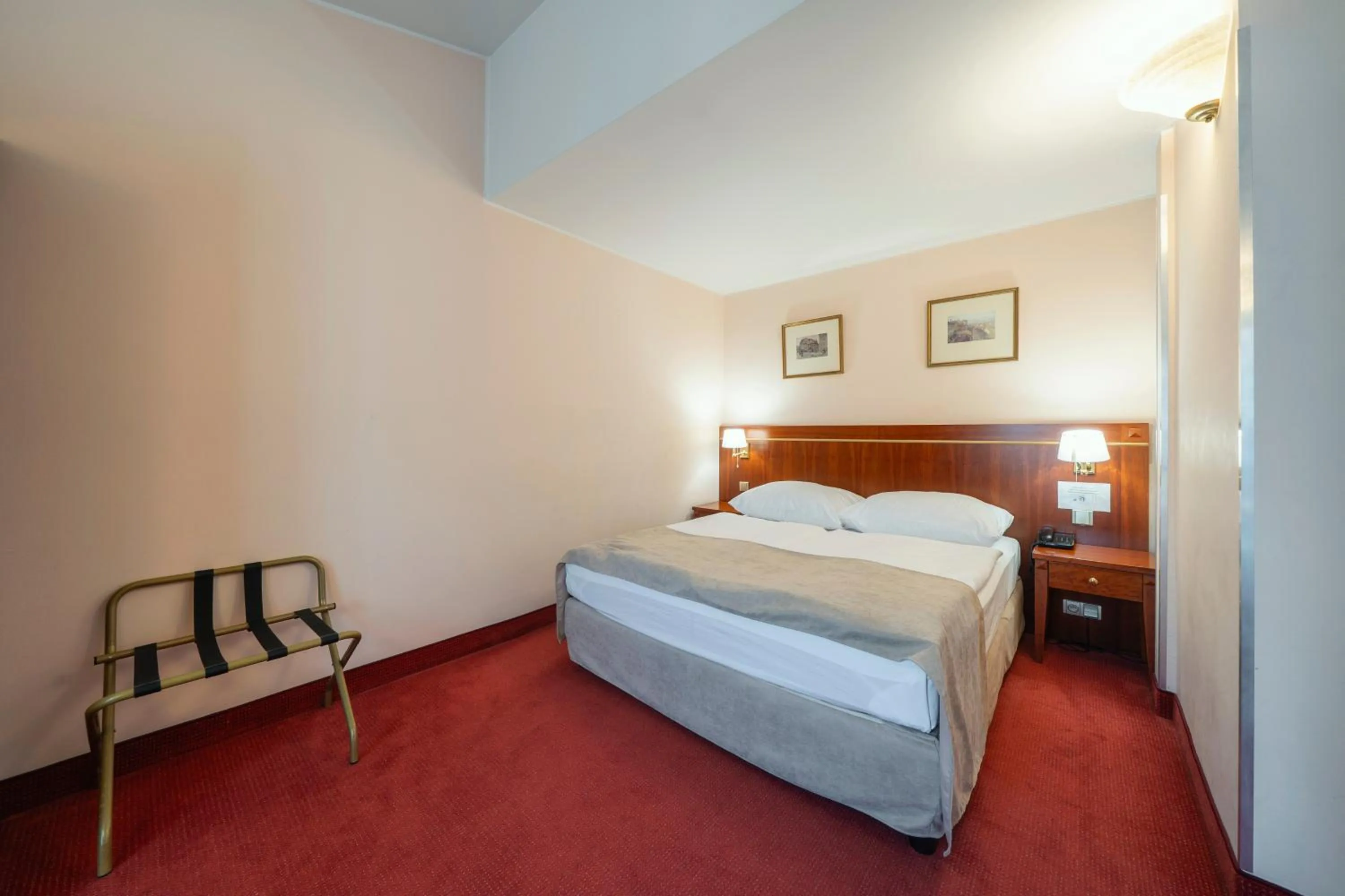 Bedroom, Bed in Hotel Raffaello Prague