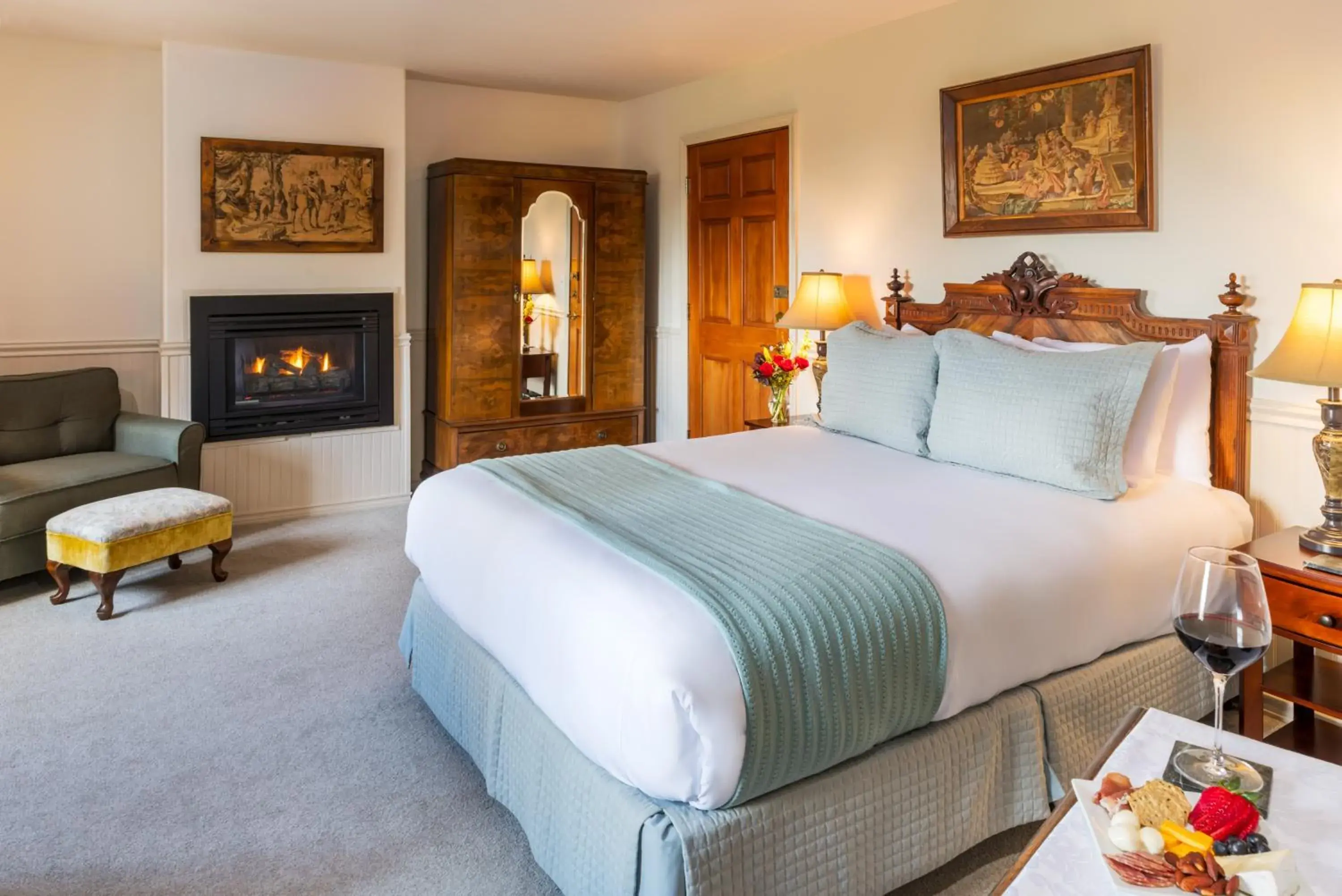 Parisian Room-Queen Room with Ocean View- Adults Only-No Pets in Arch Cape Inn and Retreat Parisian Room-Queen Room with Ocean View- Adults Only-No Pets in Arch Cape Inn and Retreat