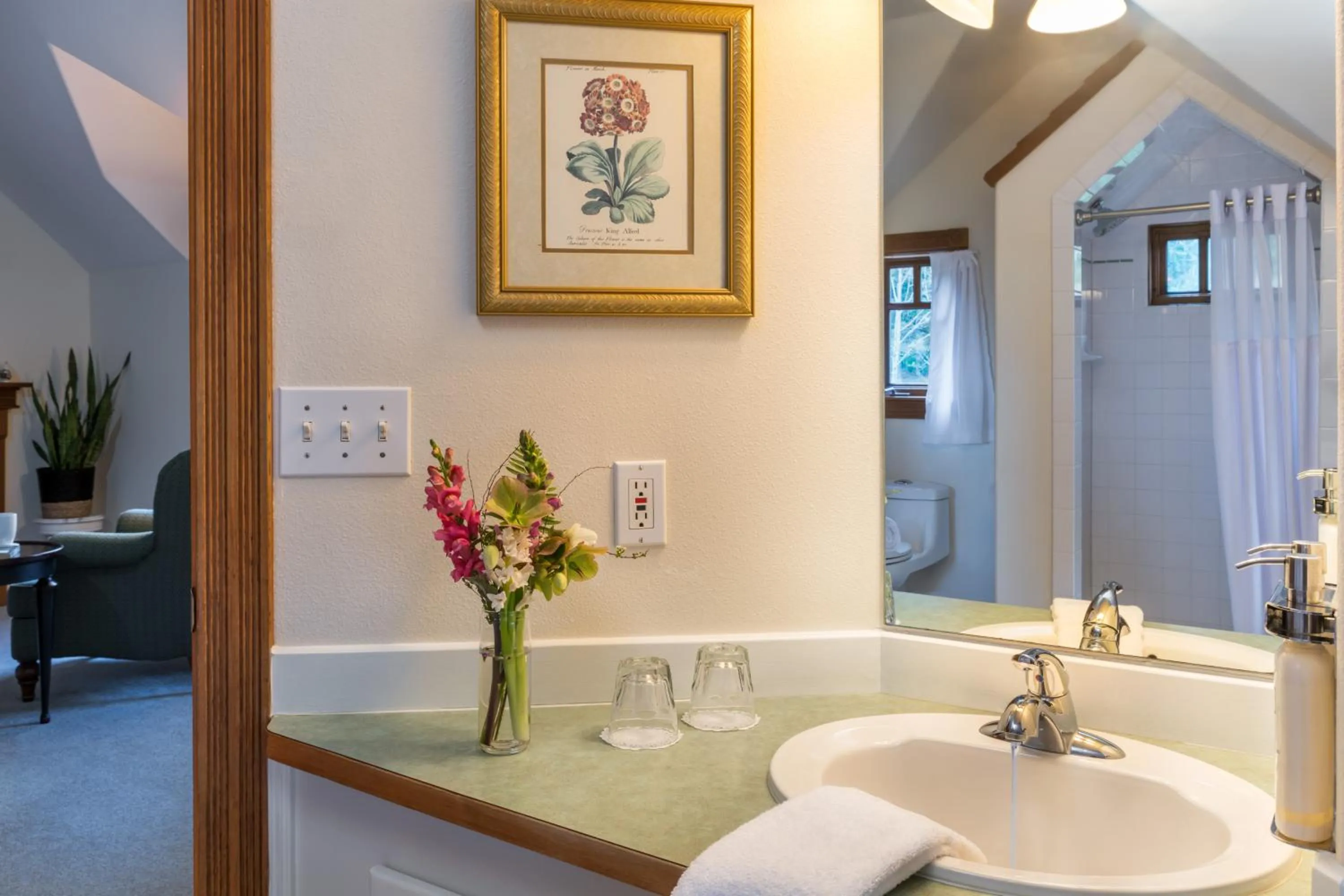 Bathroom in Arch Cape Inn and Retreat