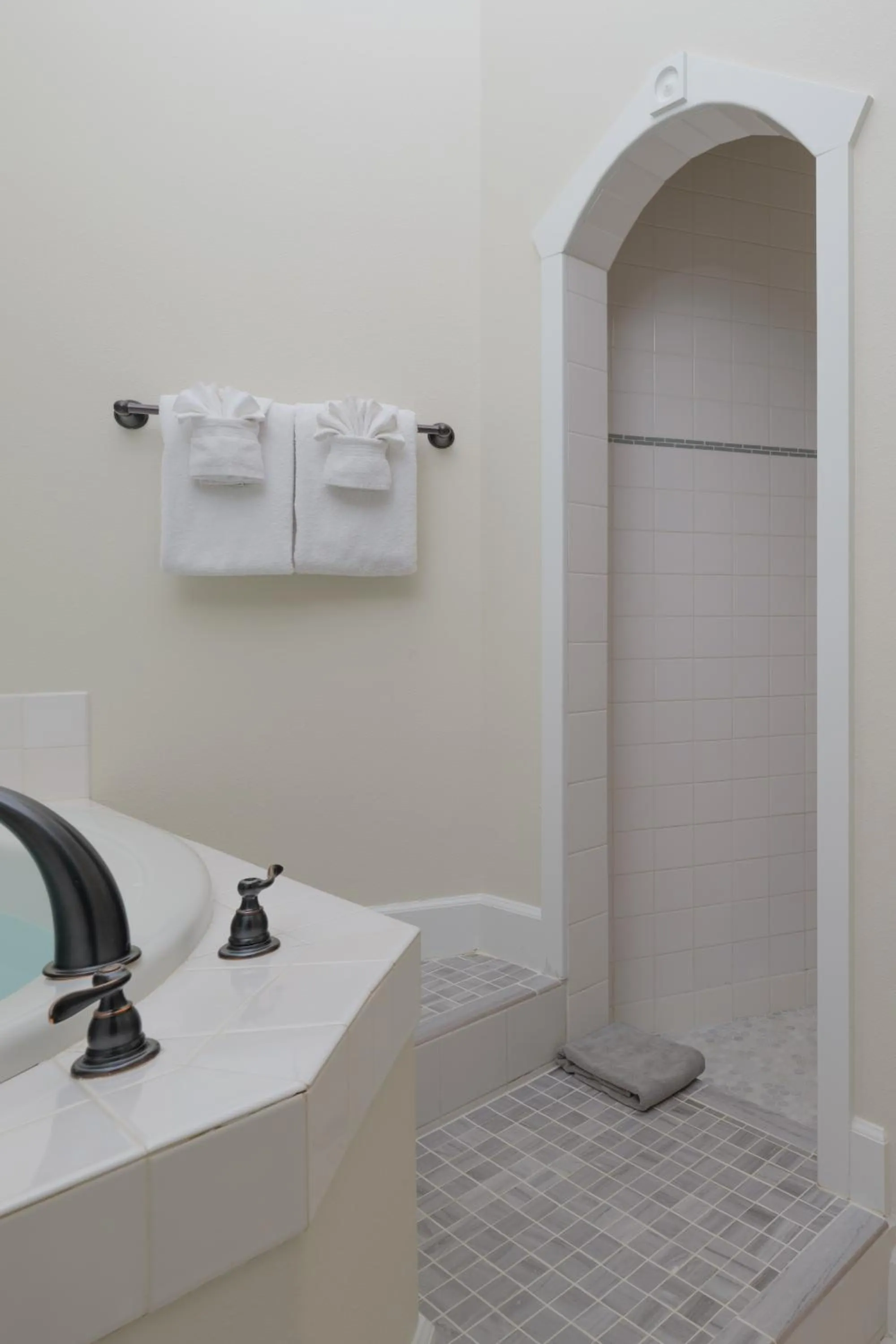 Shower in Arch Cape Inn and Retreat