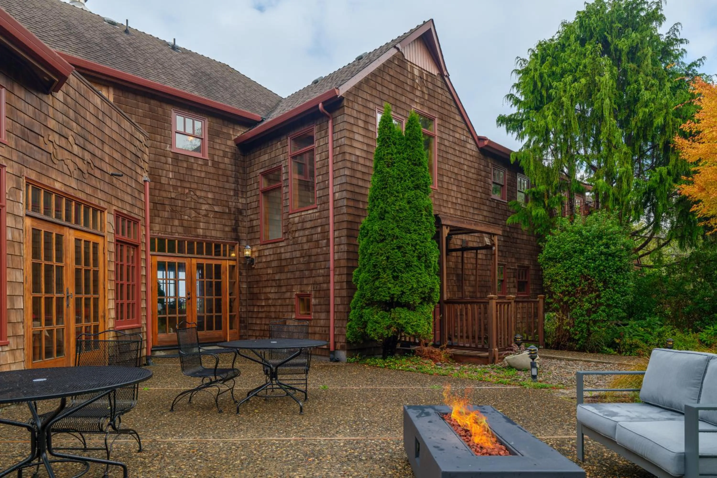 Property building in Arch Cape Inn and Retreat