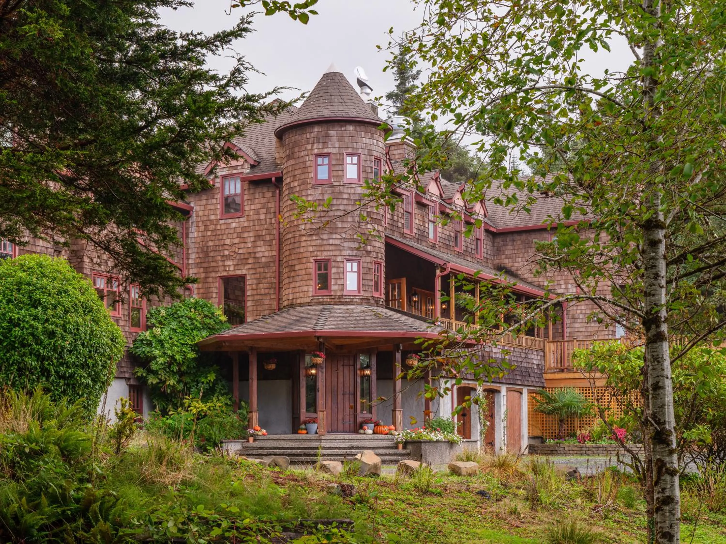 Property building in Arch Cape Inn and Retreat