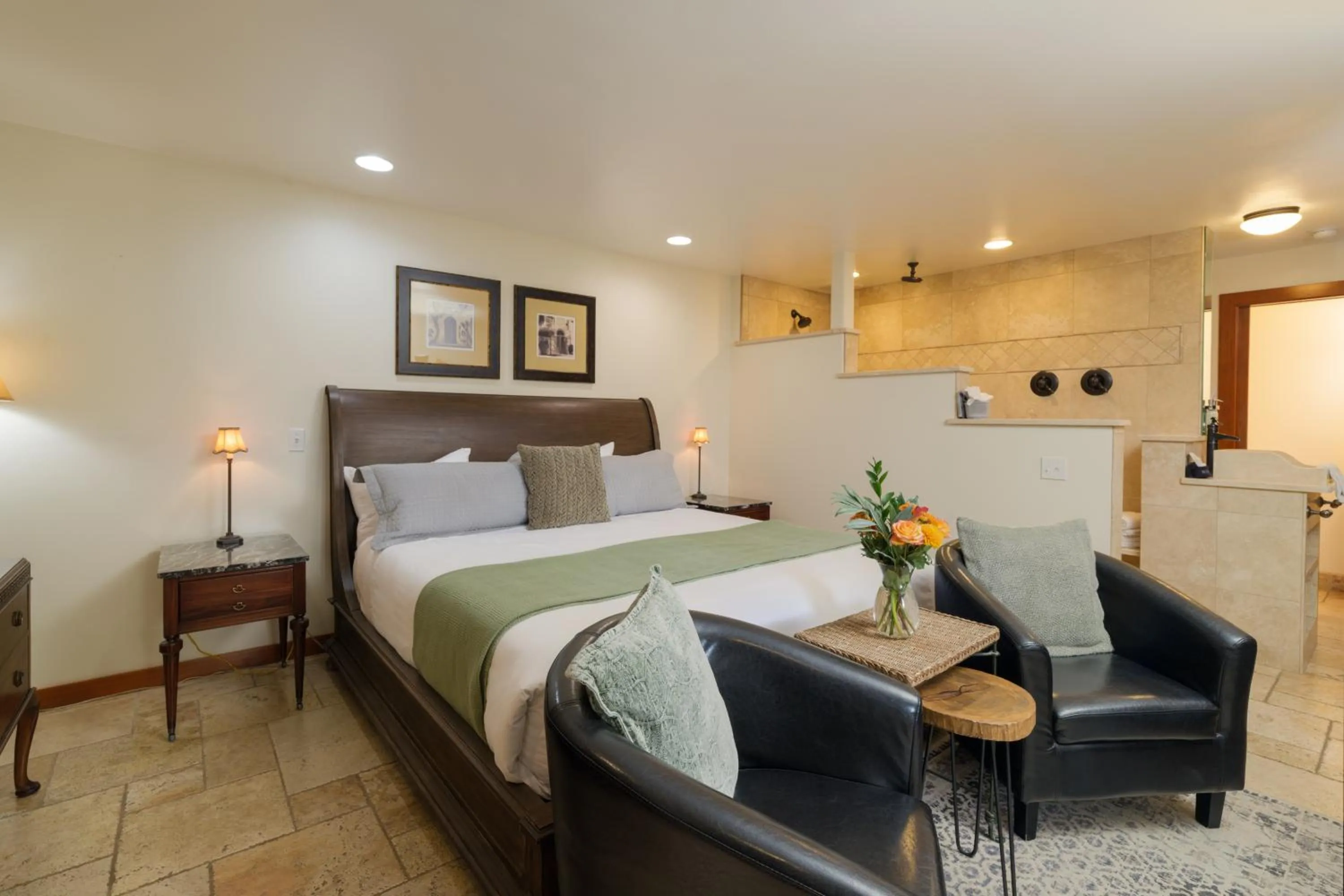 Bed in Arch Cape Inn and Retreat