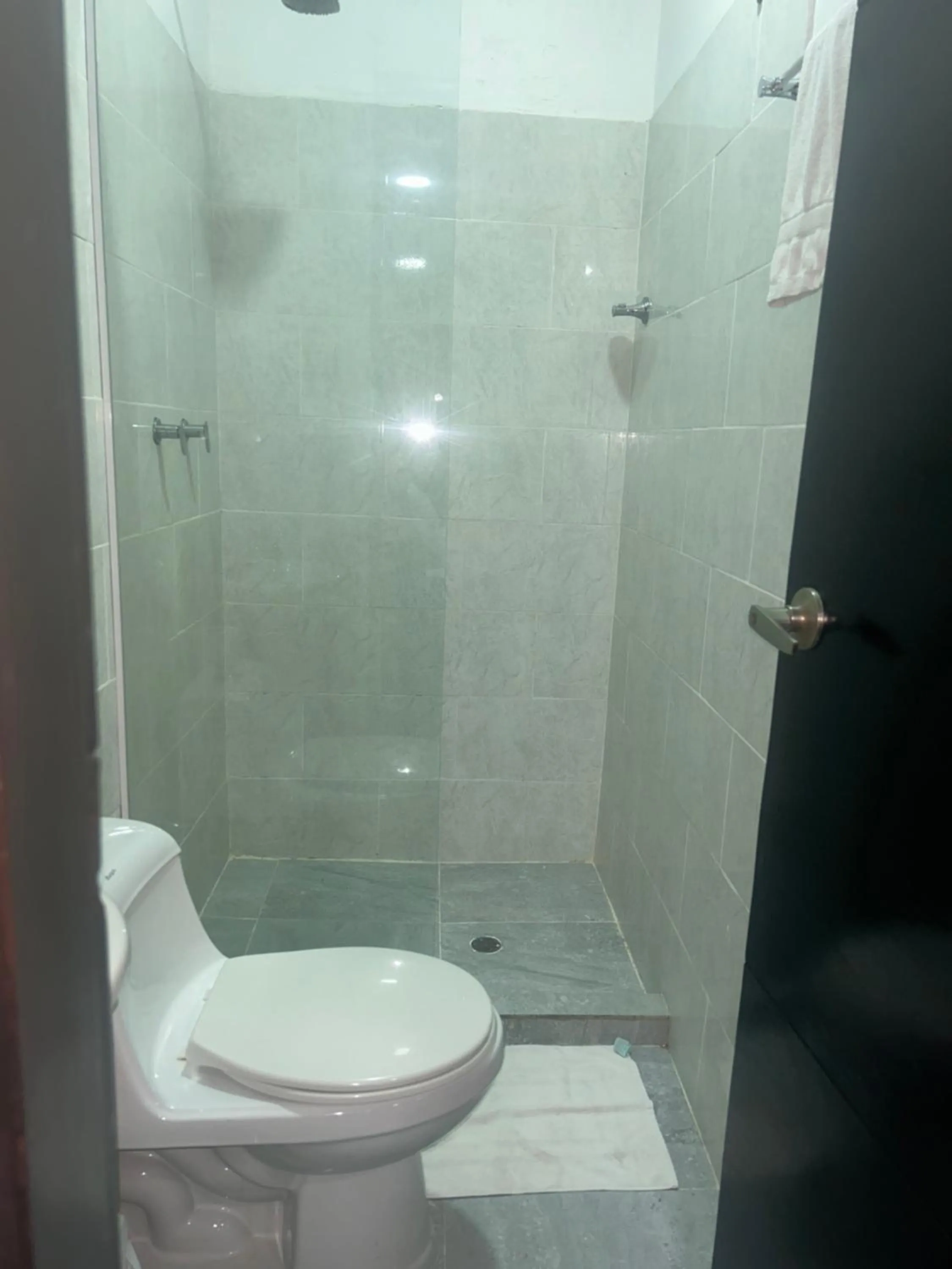 Shower in Hotel Galeria la Trinidad