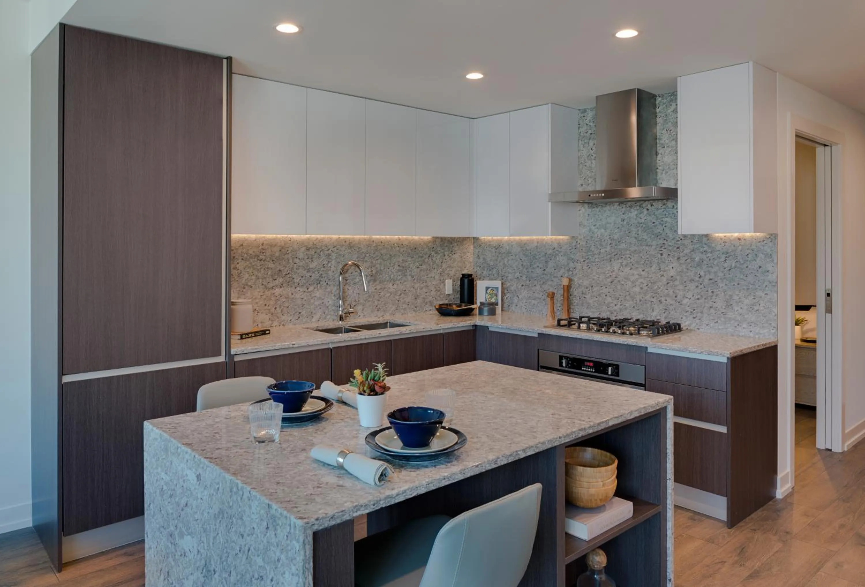 Kitchen or kitchenette in Level Chicago Old Town