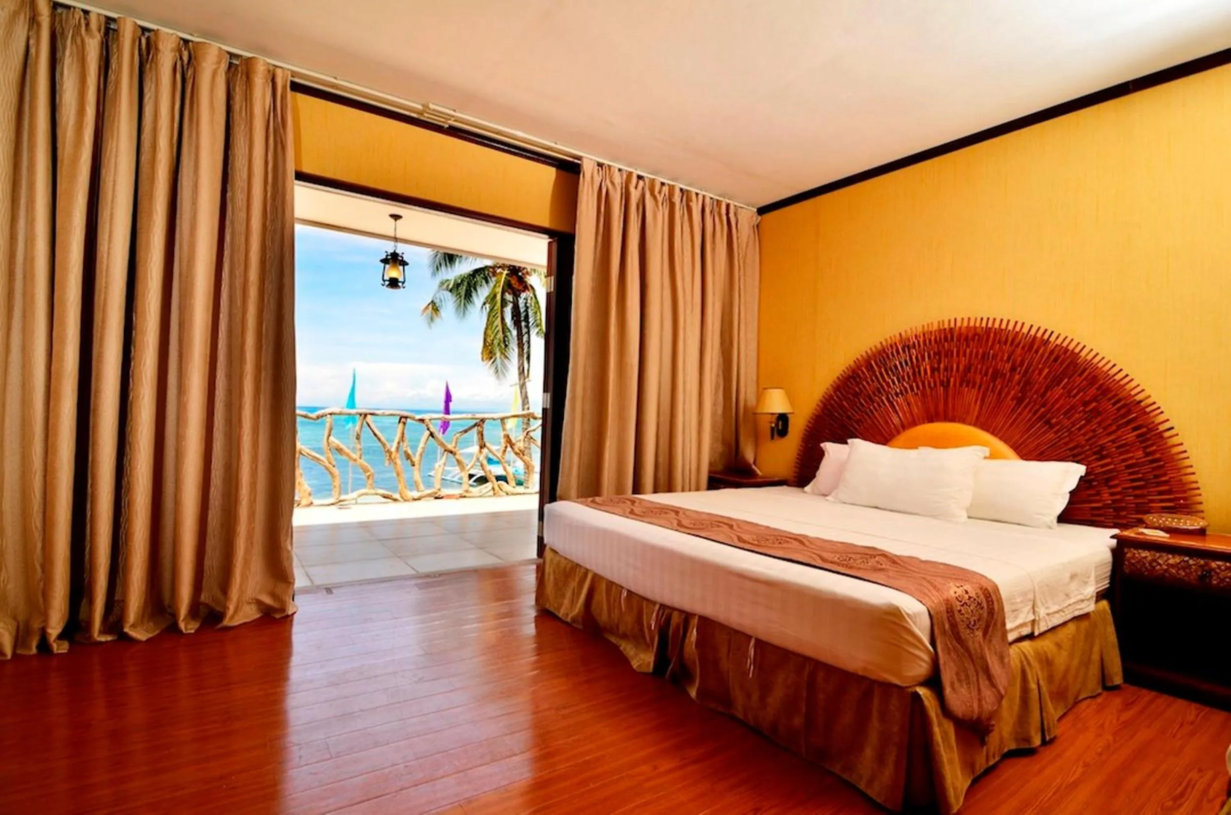 Balcony/Terrace, Bed in Malapascua Legend Water Sports and Resort