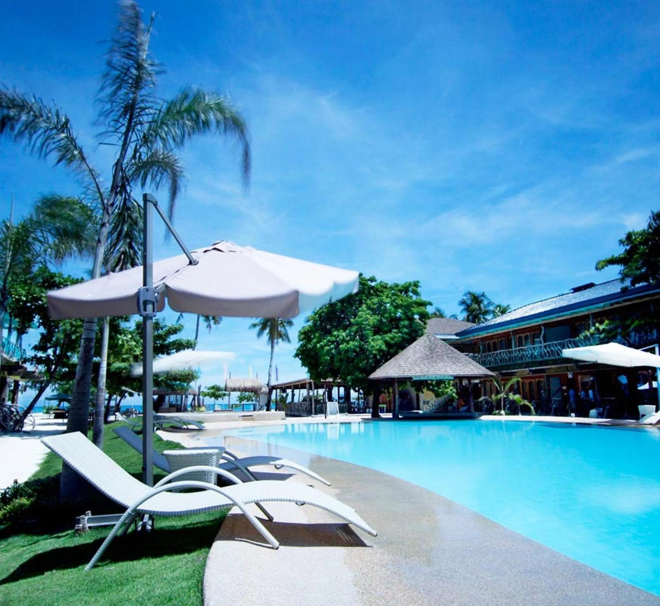Swimming pool in Malapascua Legend Water Sports and Resort