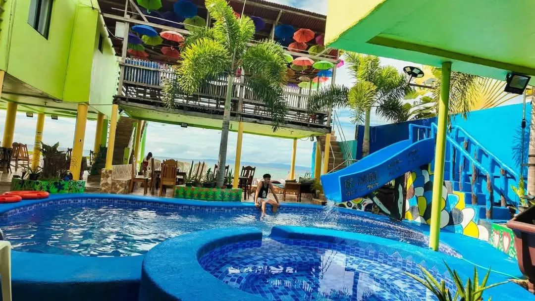 Swimming pool in Sascha's Resort Oslob