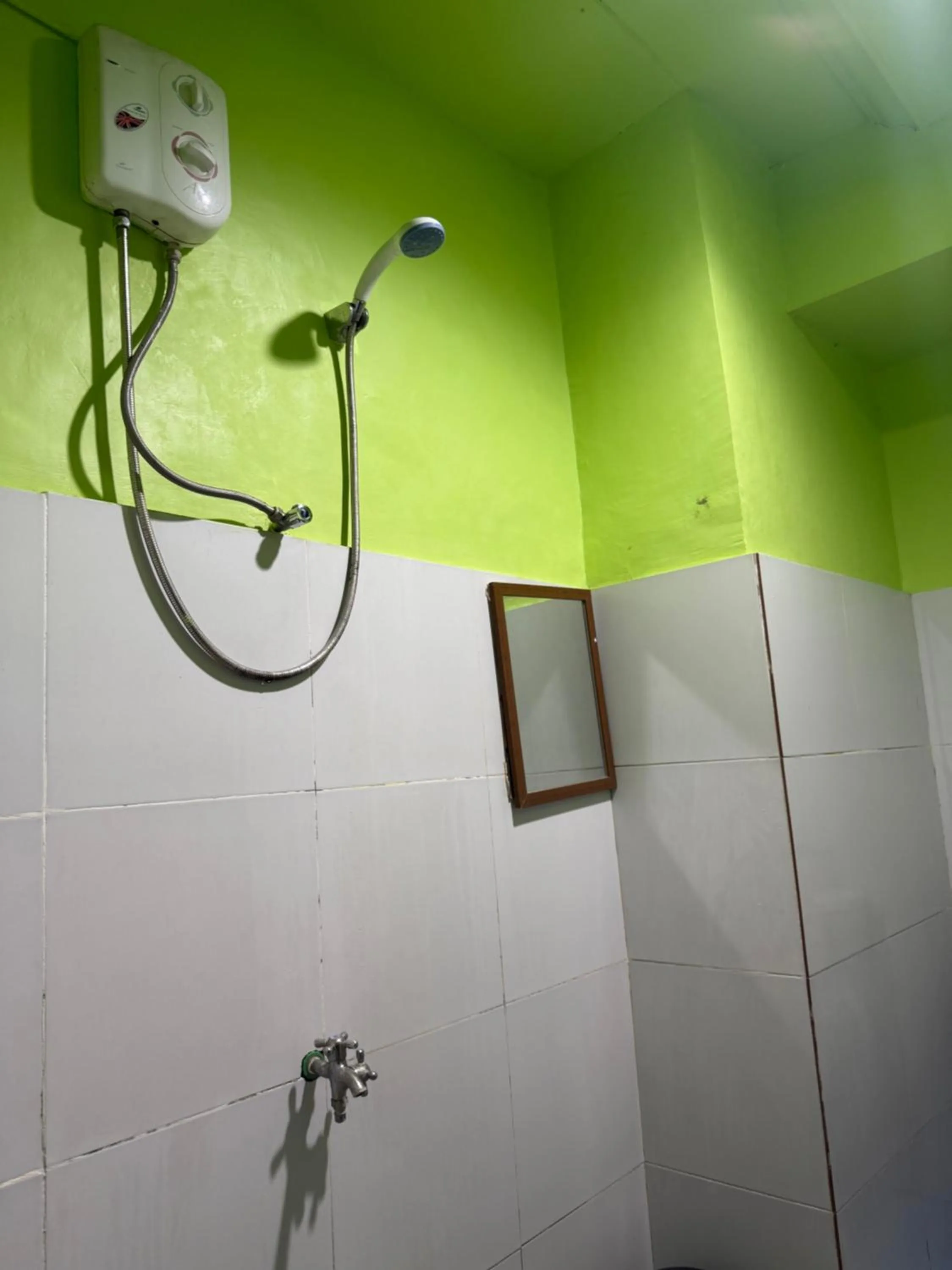 Shower in Sascha's Resort Oslob