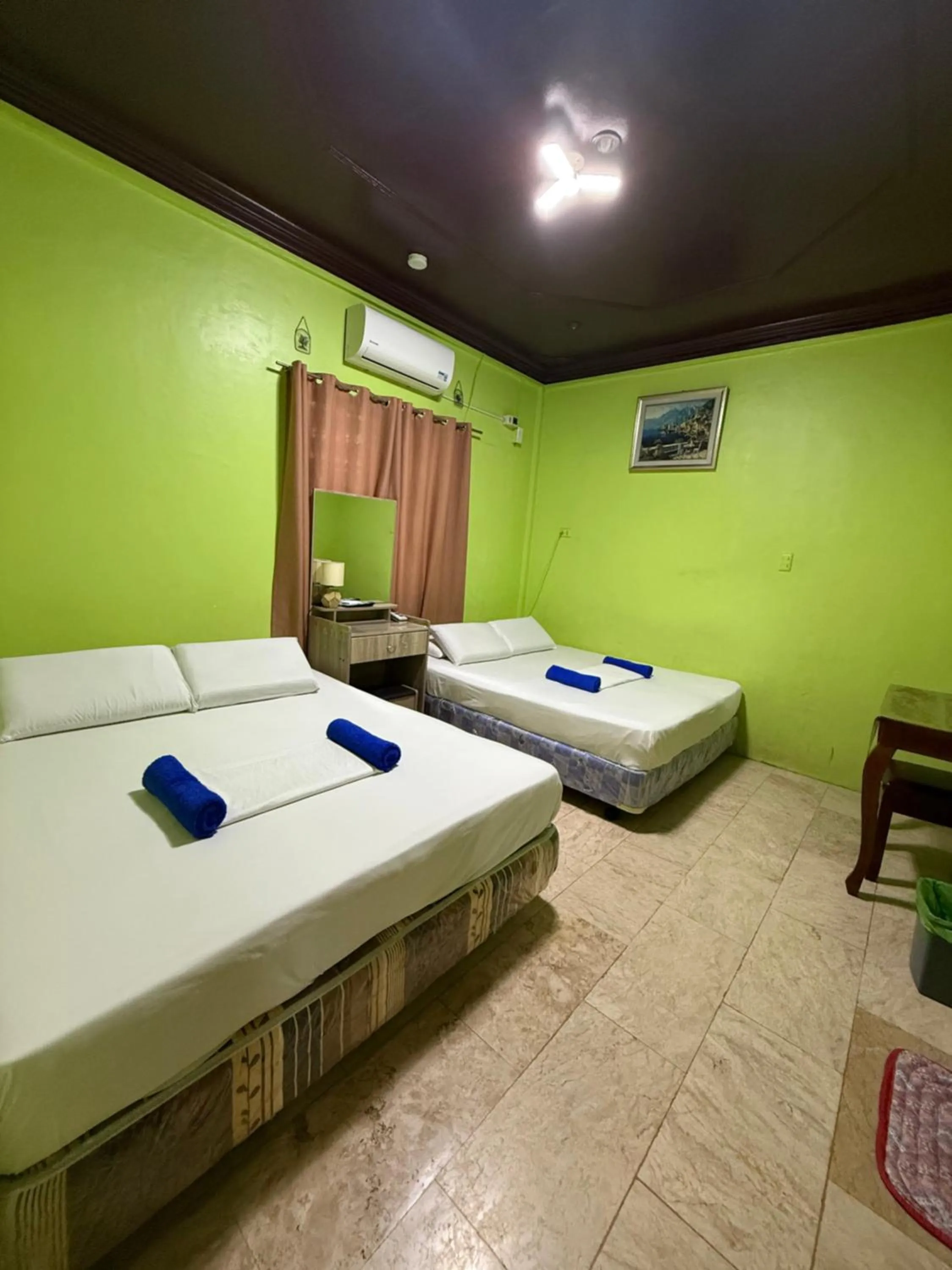 Bed in Sascha's Resort Oslob