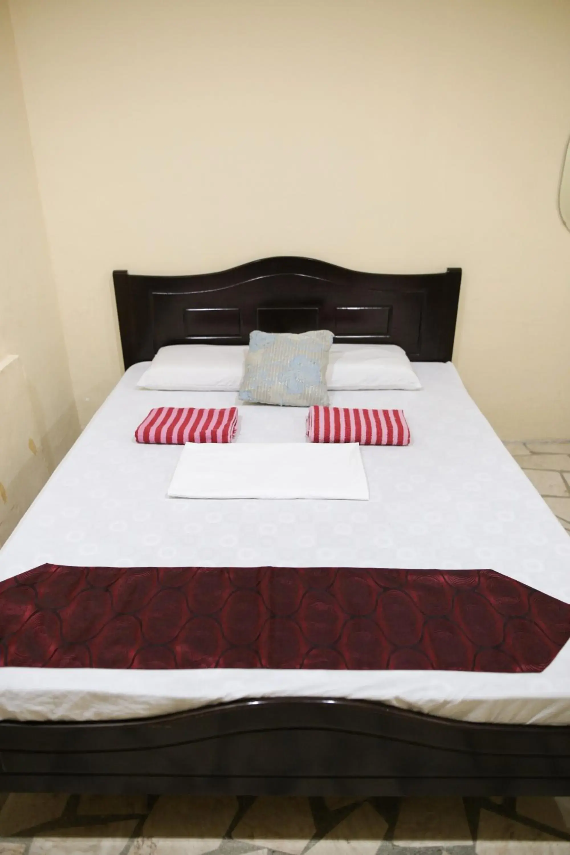 Deluxe Double Room in Sascha's Resort Oslob Deluxe Double Room in Sascha's Resort Oslob