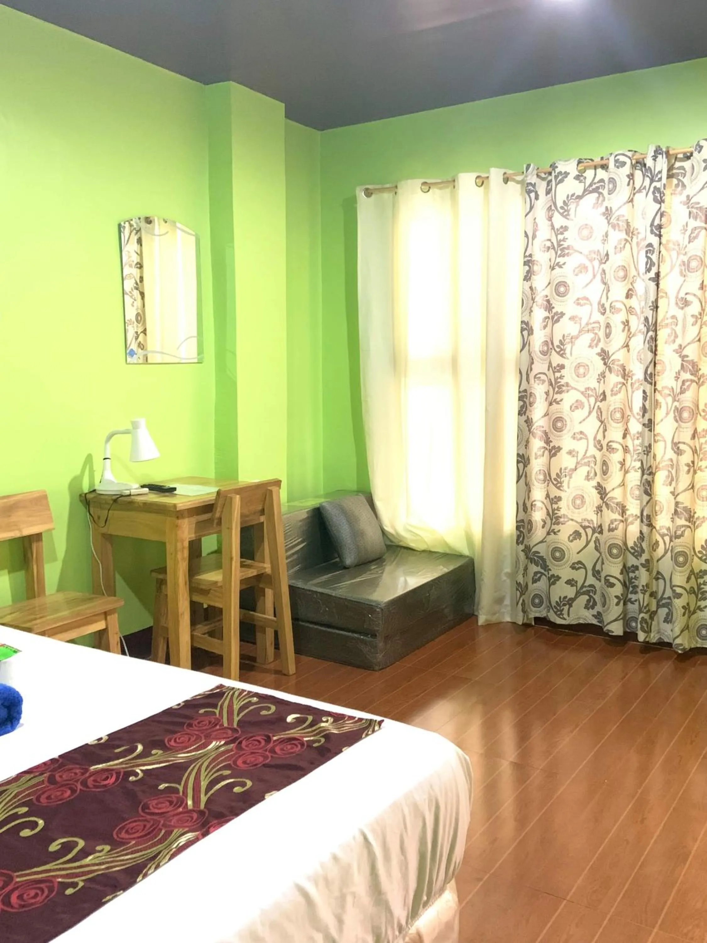 Photo of the whole room, Bed in Sascha's Resort Oslob