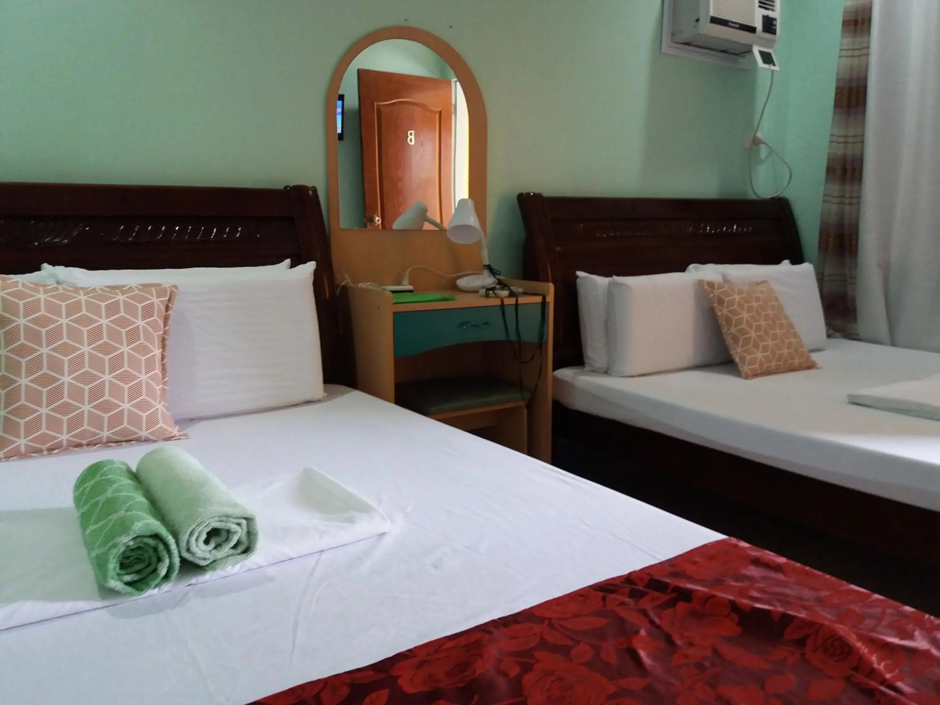 Bed in Sascha's Resort Oslob