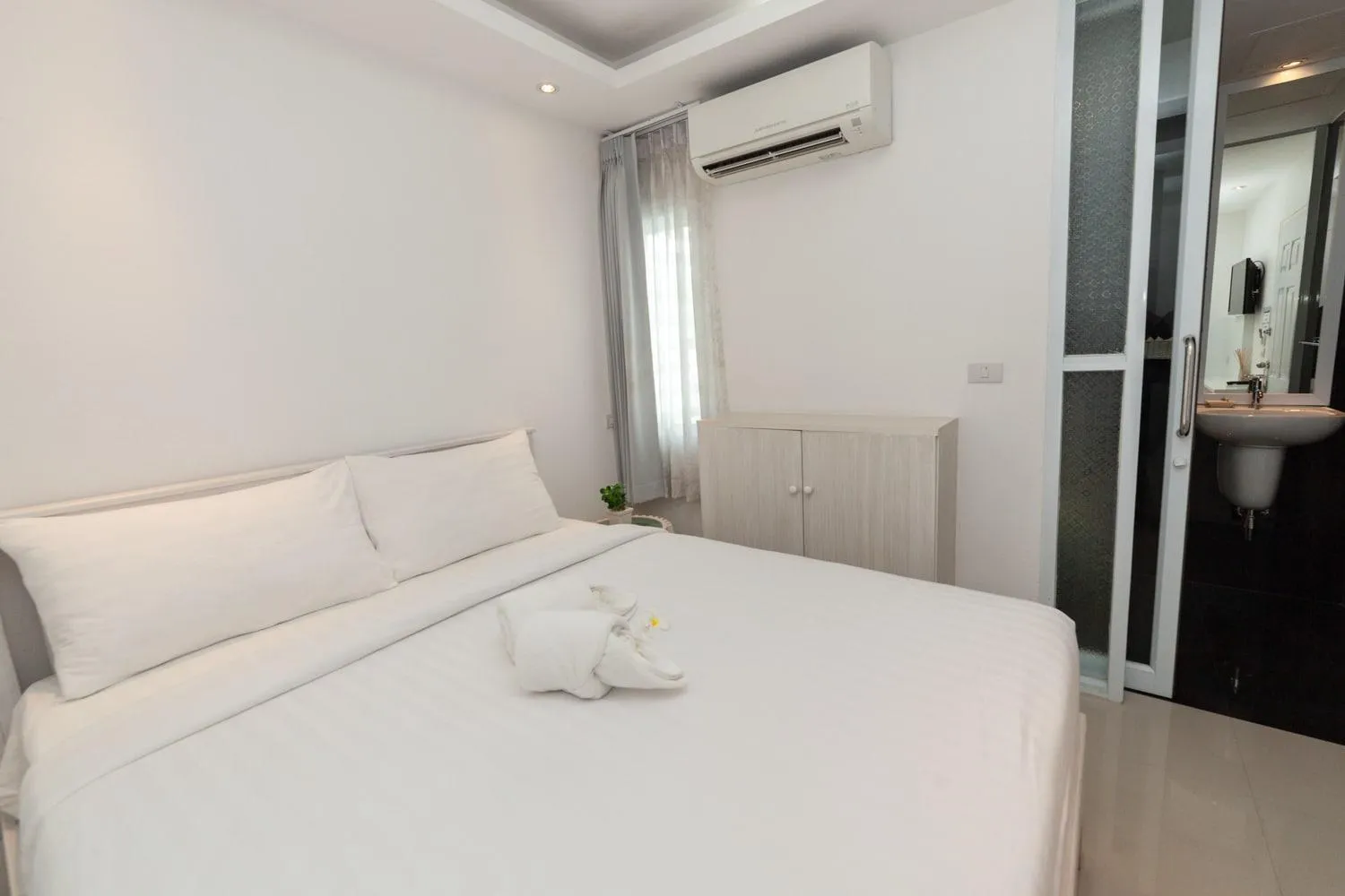 Bed in Baanpoon Apartment