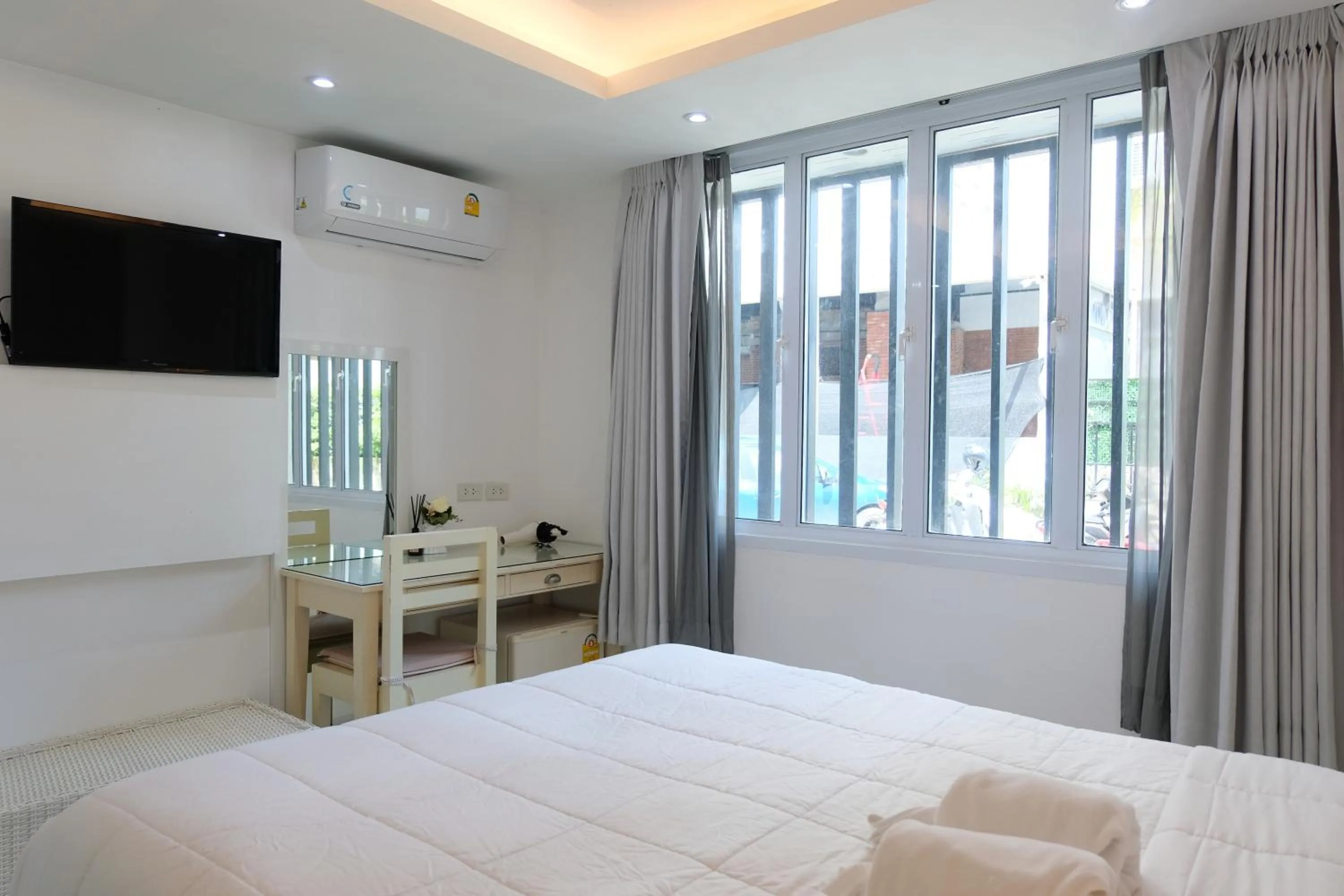 TV and multimedia, Bed in Baanpoon Apartment