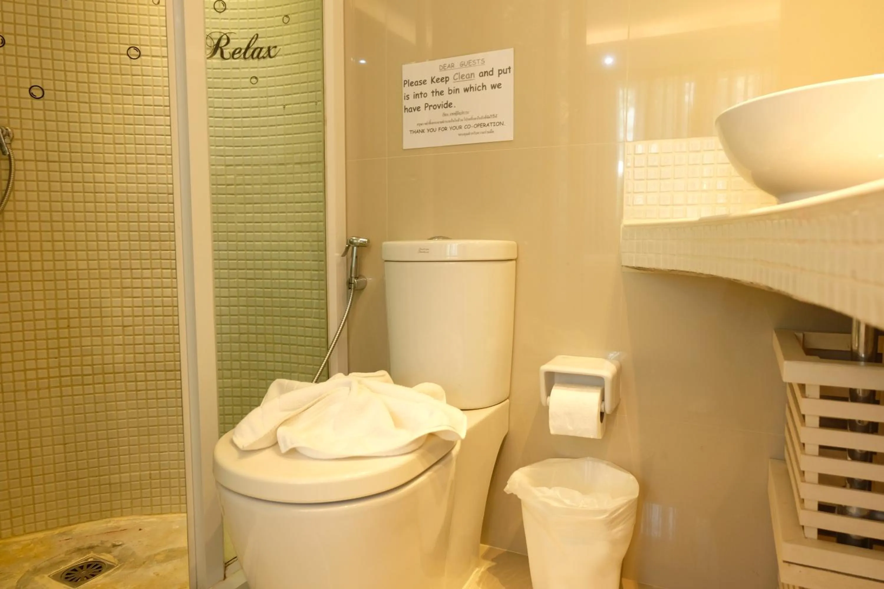 Toilet in Baanpoon Apartment