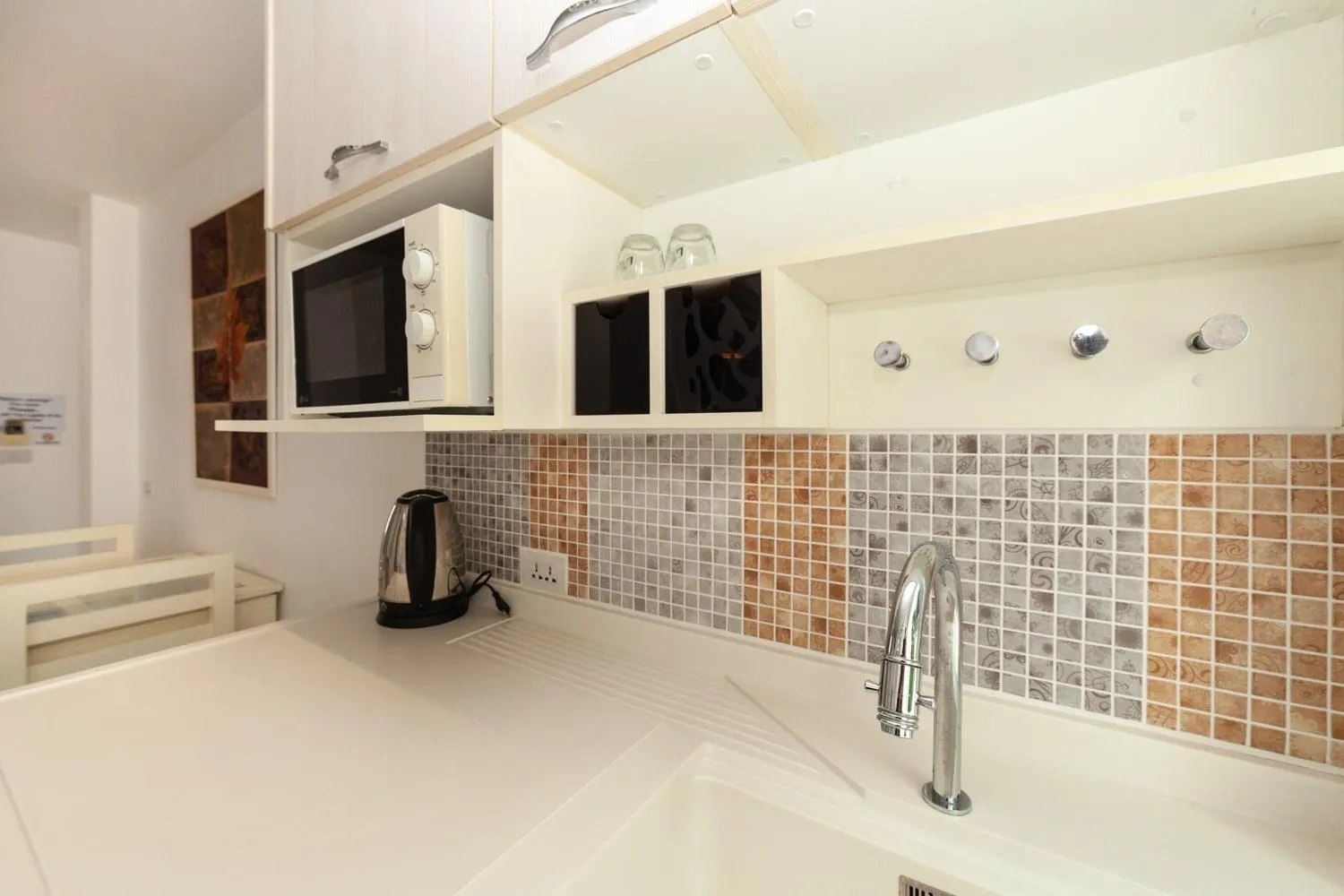 Restaurant/places to eat in Baanpoon Apartment