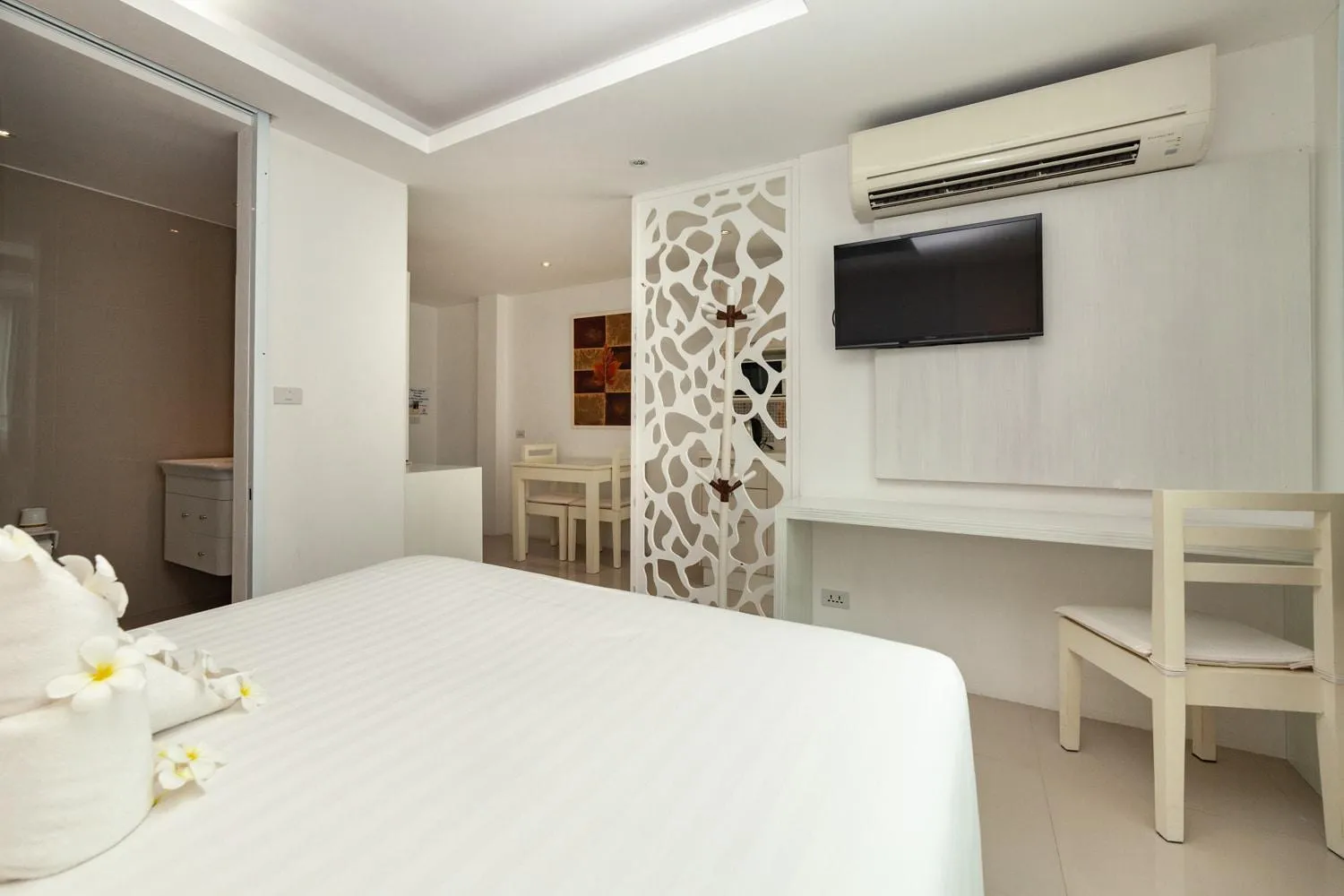 Bed in Baanpoon Apartment