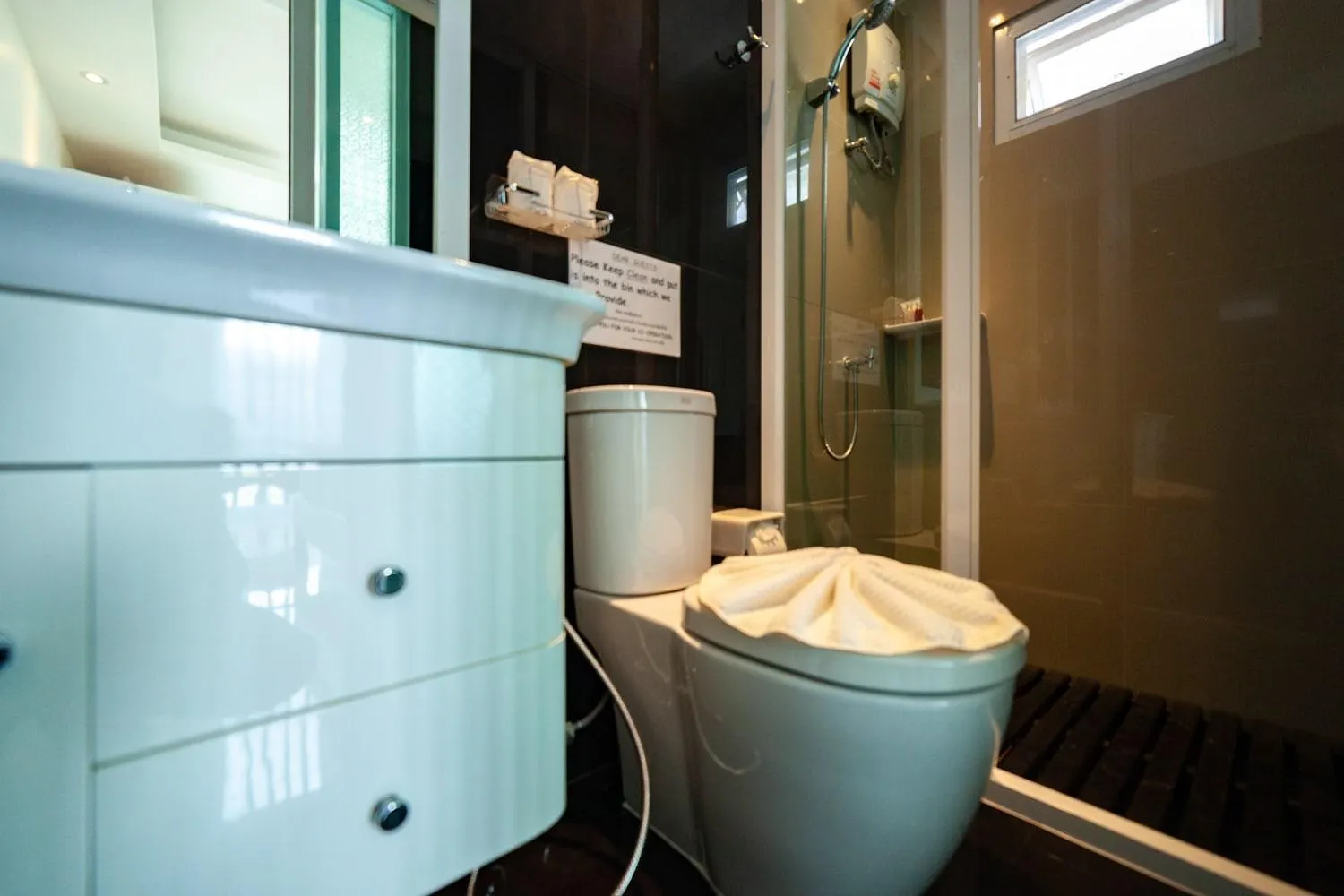 Bathroom in Baanpoon Apartment