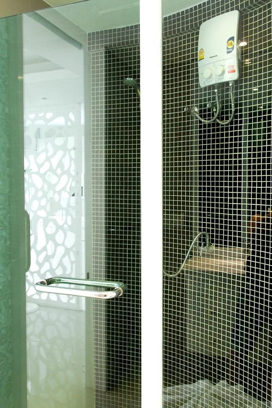 Shower in Baanpoon Apartment