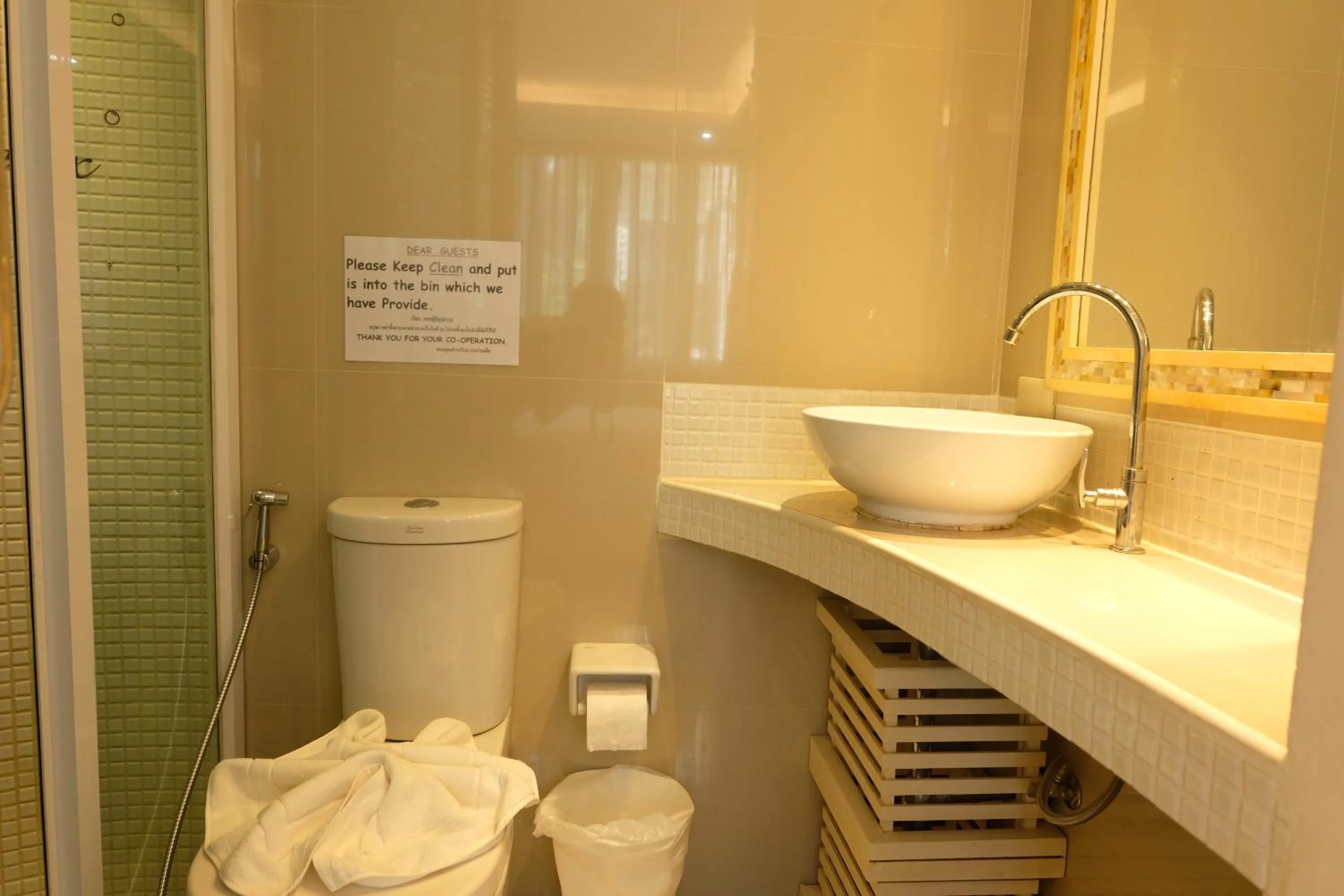 Toilet in Baanpoon Apartment