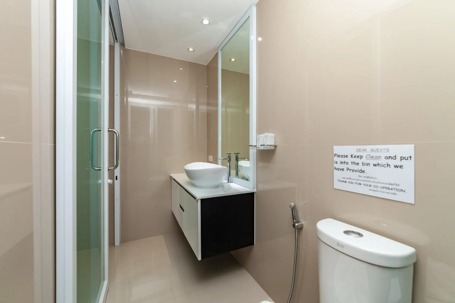 Toilet in Baanpoon Apartment