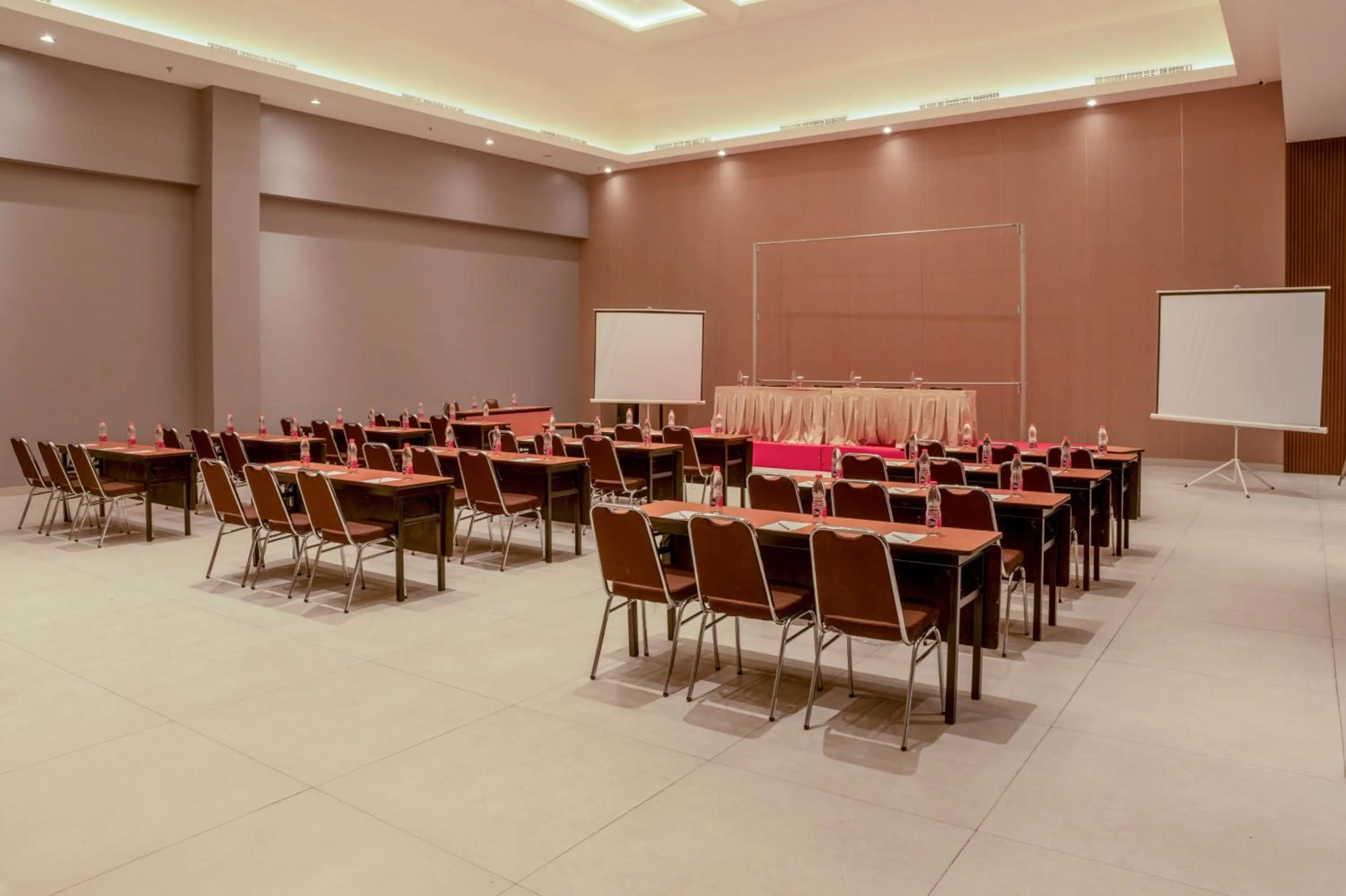 Meeting/conference room in Amaris Hotel Gorontalo