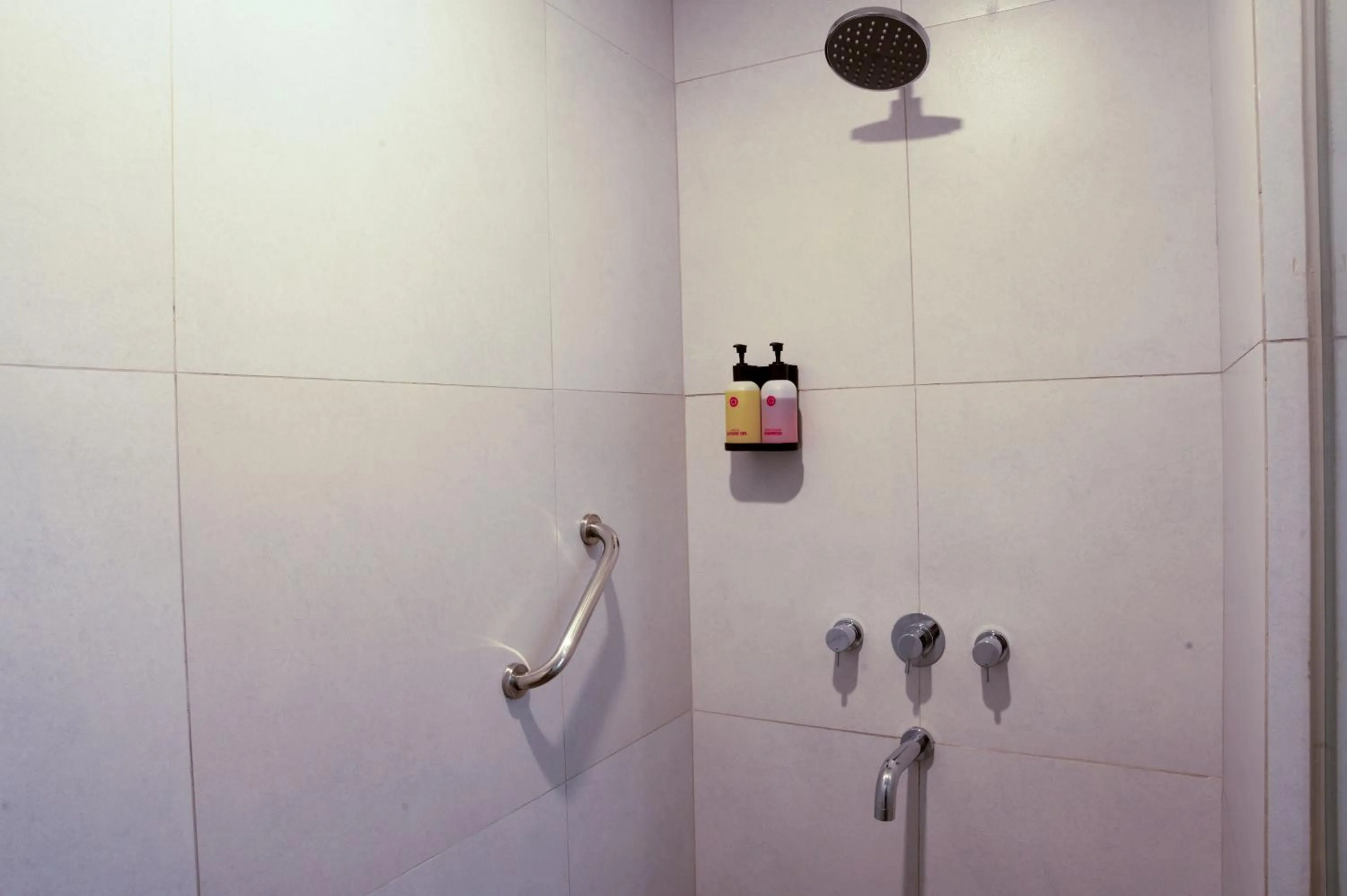 Shower in Amaris Hotel Gorontalo