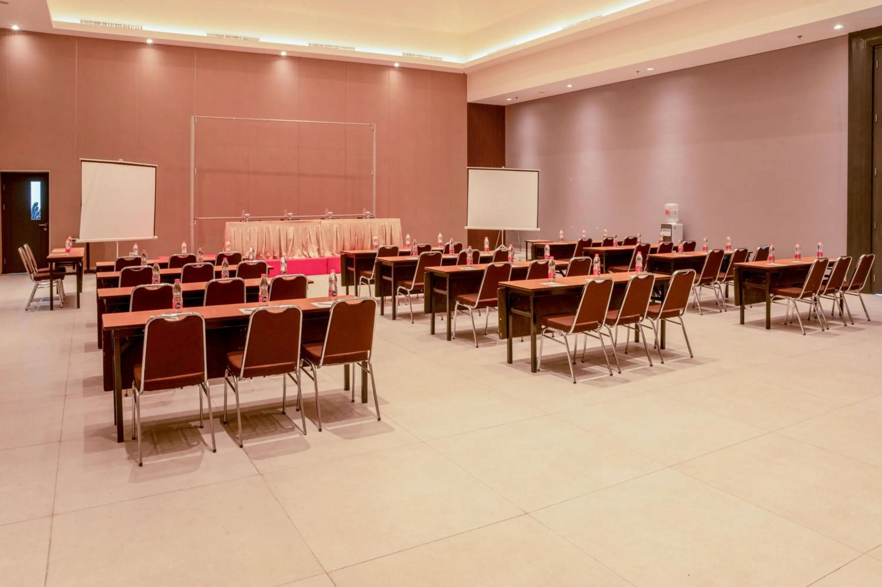 Meeting/conference room in Amaris Hotel Gorontalo