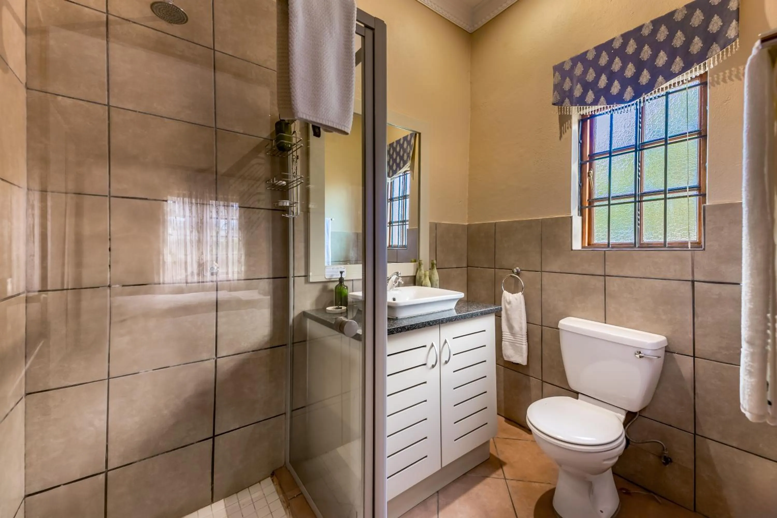 Shower in The Rose Cottage B&B