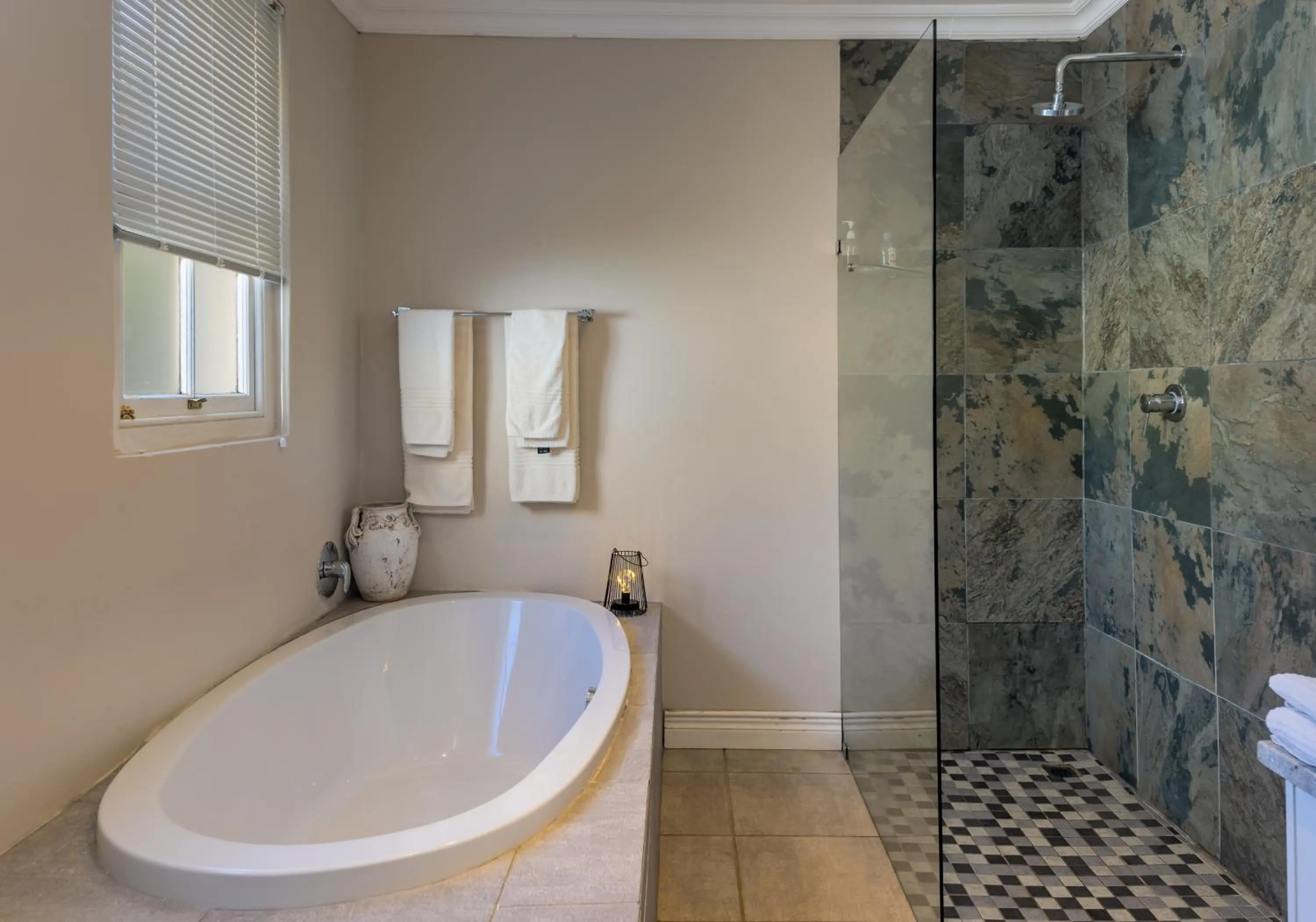 Shower in The Rose Cottage B&B